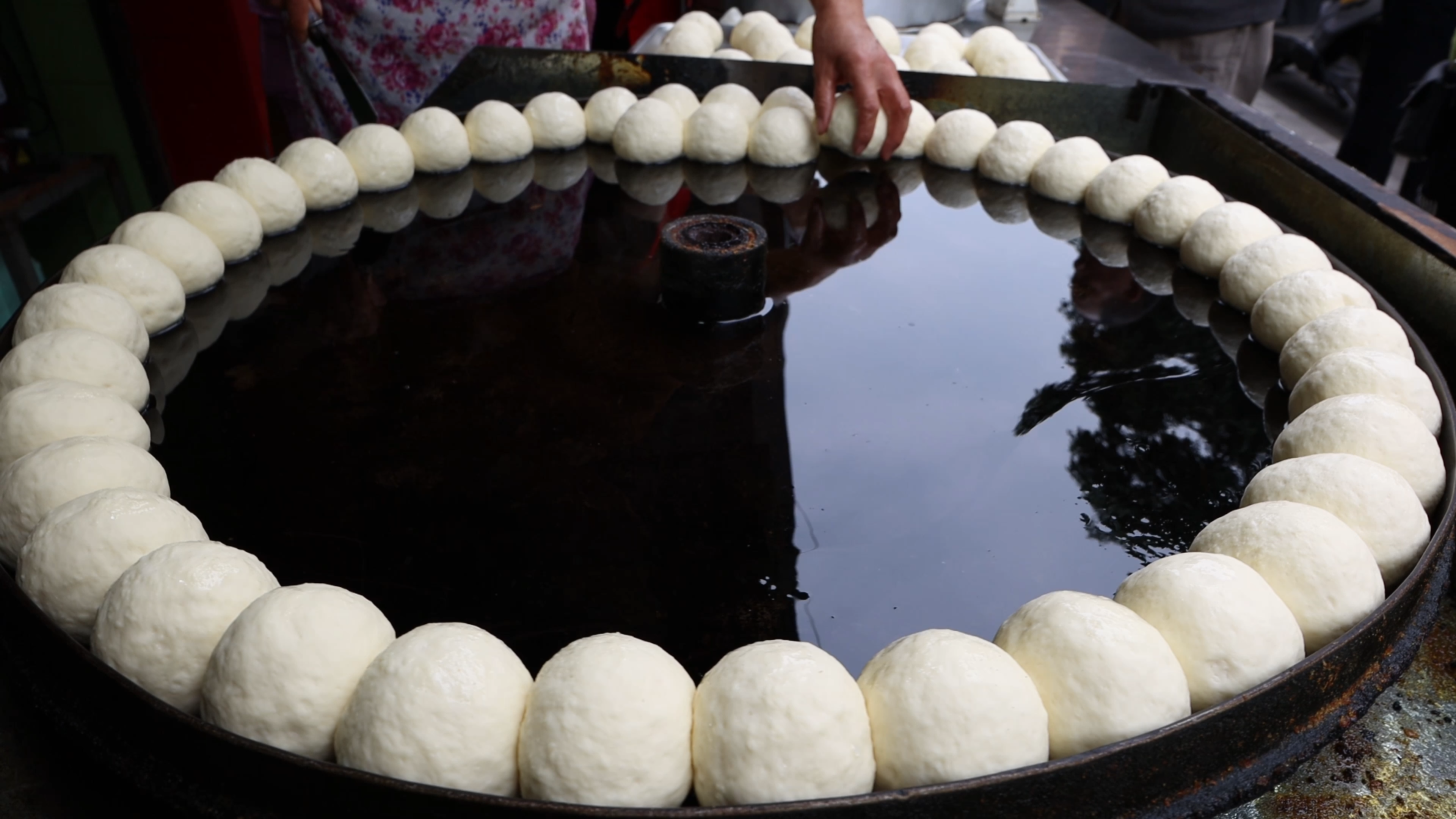 乐山市区最牛馒头店，生煎馒头2元一个，不排队根本买不到