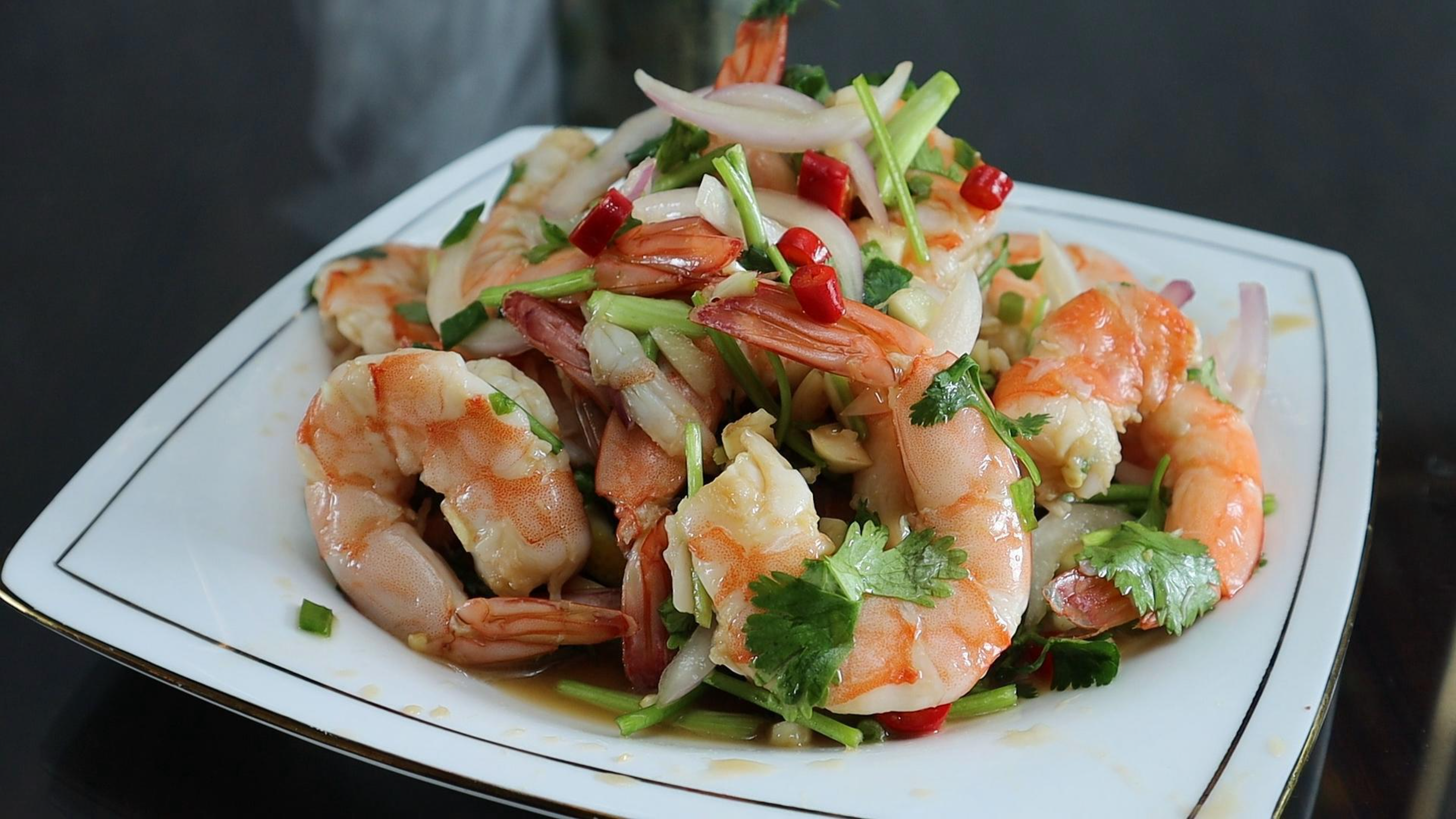 大虾别红烧了，教你这样做更营养，鲜香入味又好吃，做法超简单