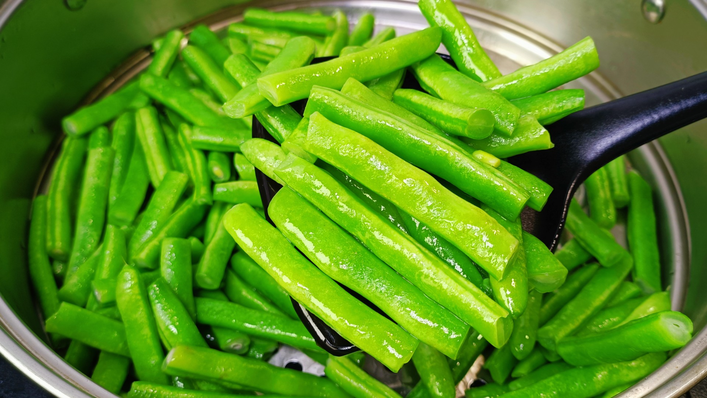 炒四季豆，油炸不健康，焯水又没营养，教你正确做法，鲜香入味