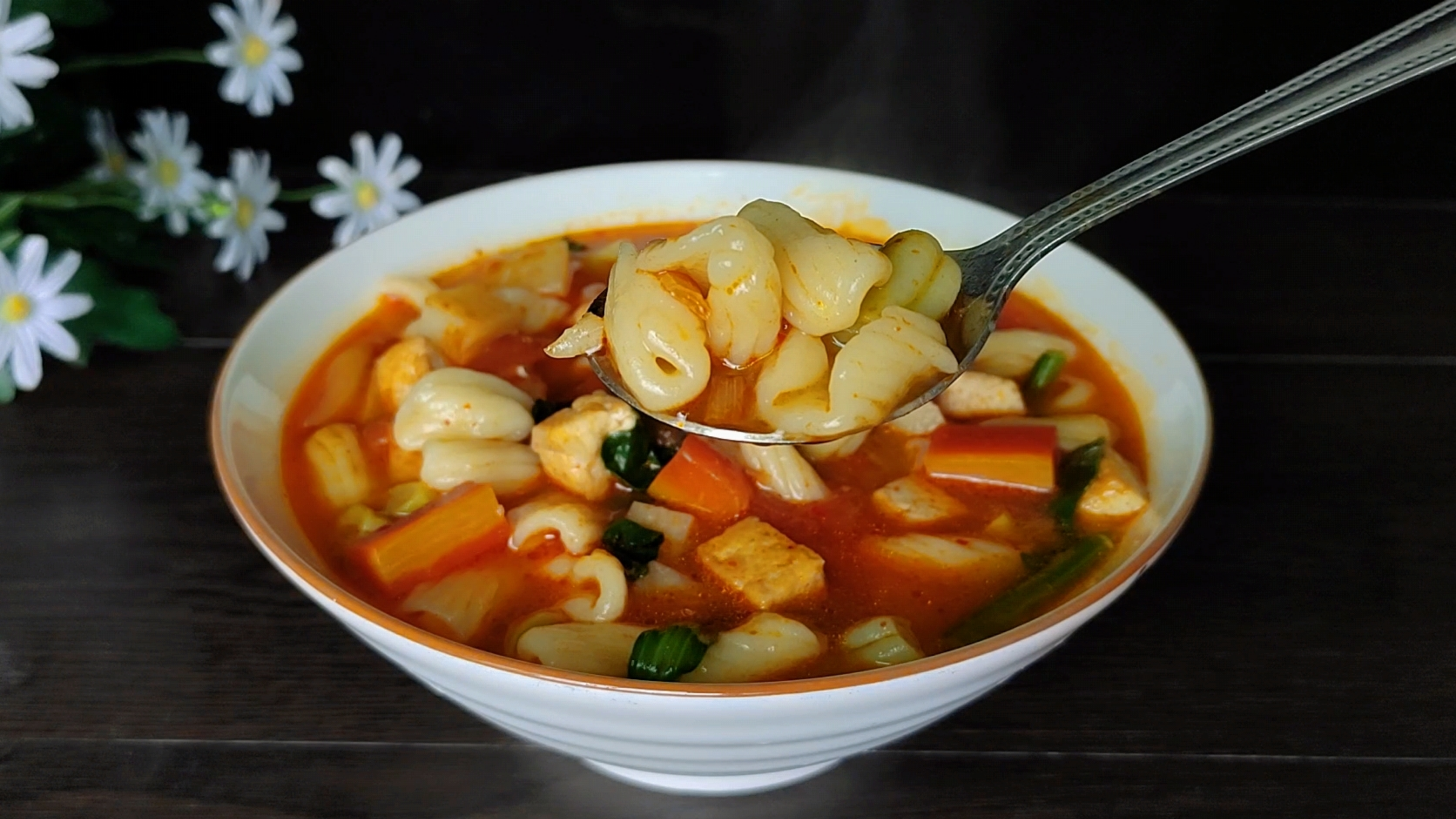 儿童节给孩子做一锅烩麻食，配料丰富，味正汤浓，每一口都超满足