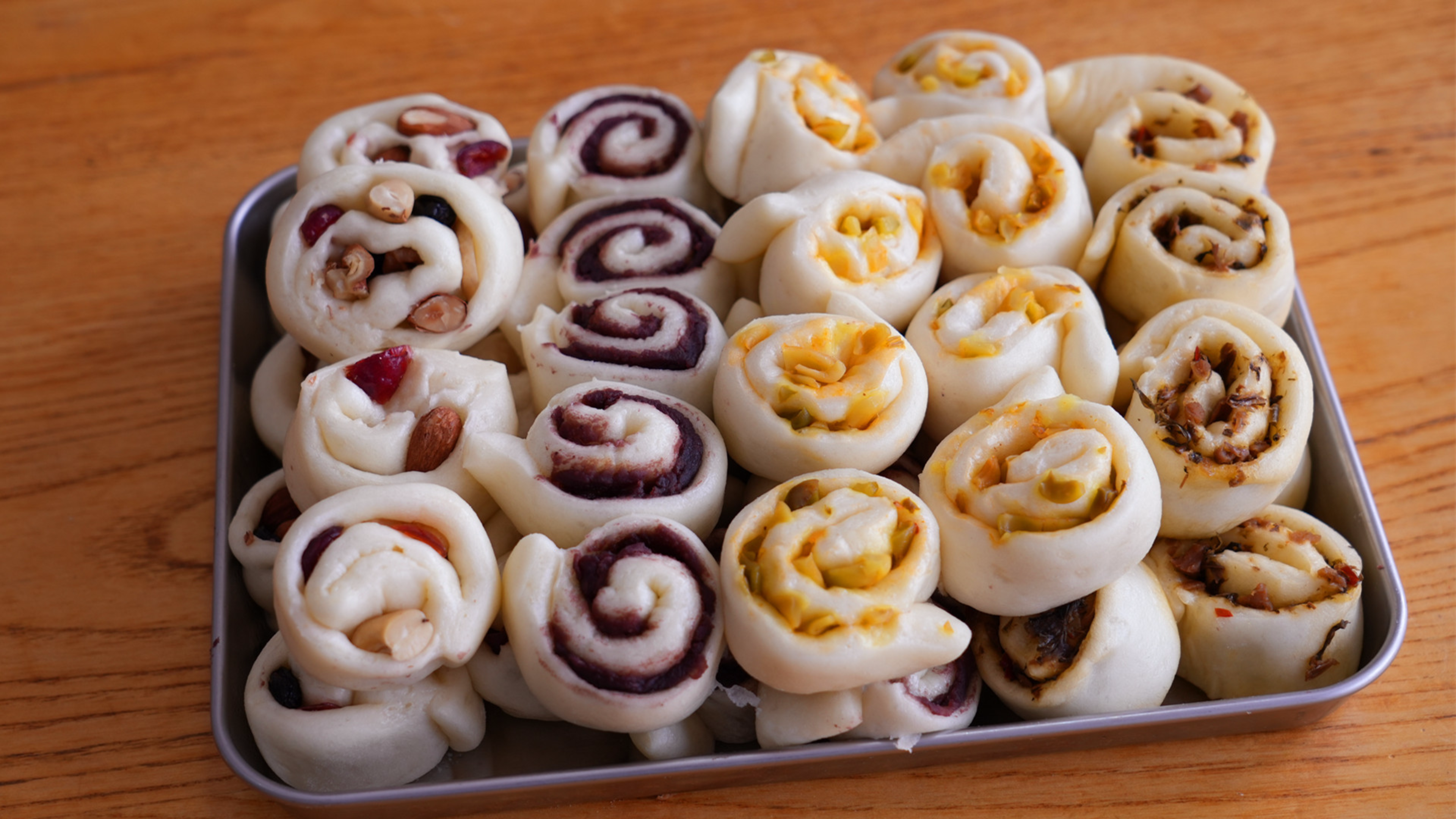 早餐不知道吃什么，蒸上一锅馒头卷，松软好吃，做法还特别简单