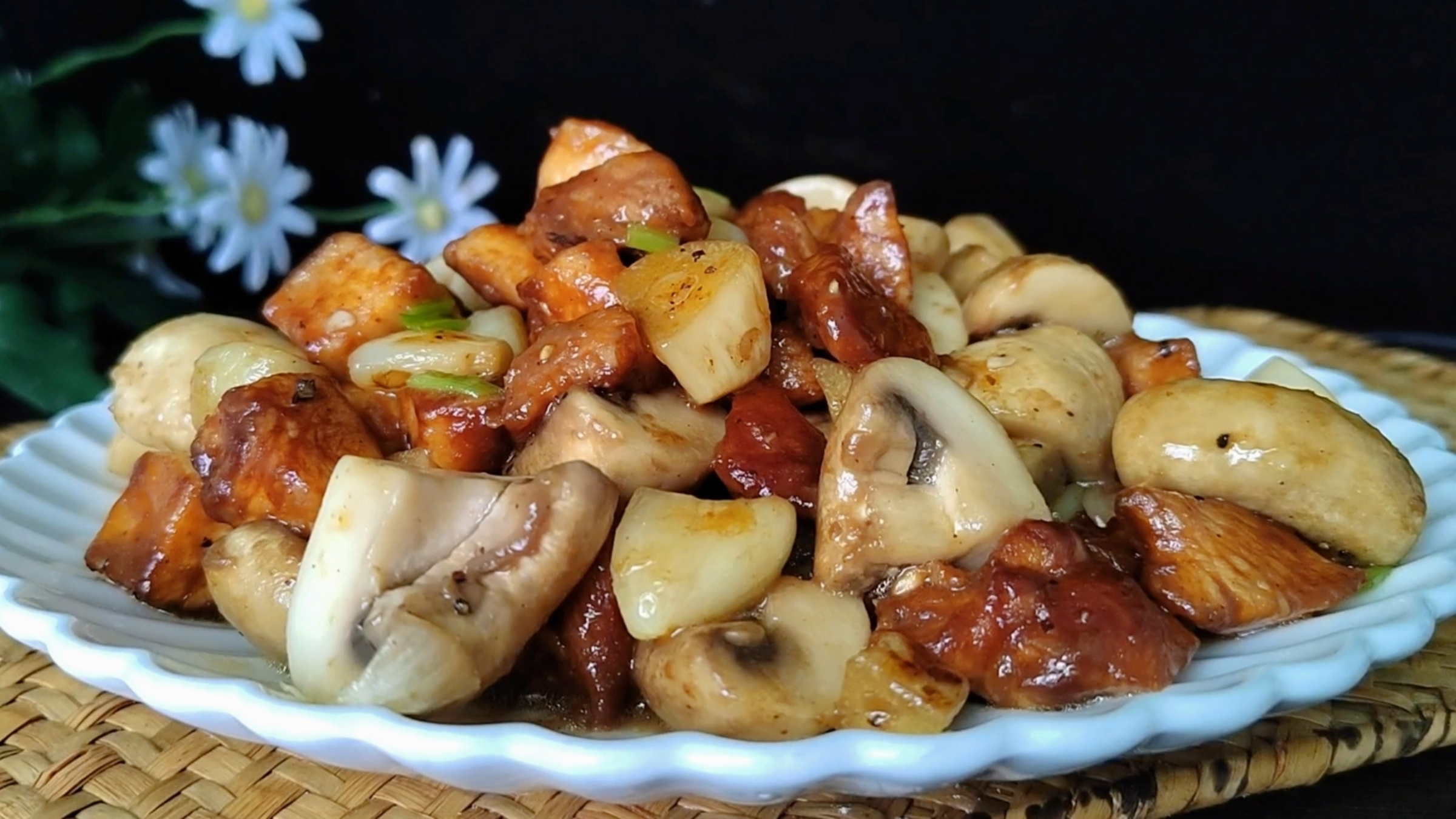 高考期间饮食要清淡营养,做一道香煎口蘑鸡胸肉,健康低脂又爽口