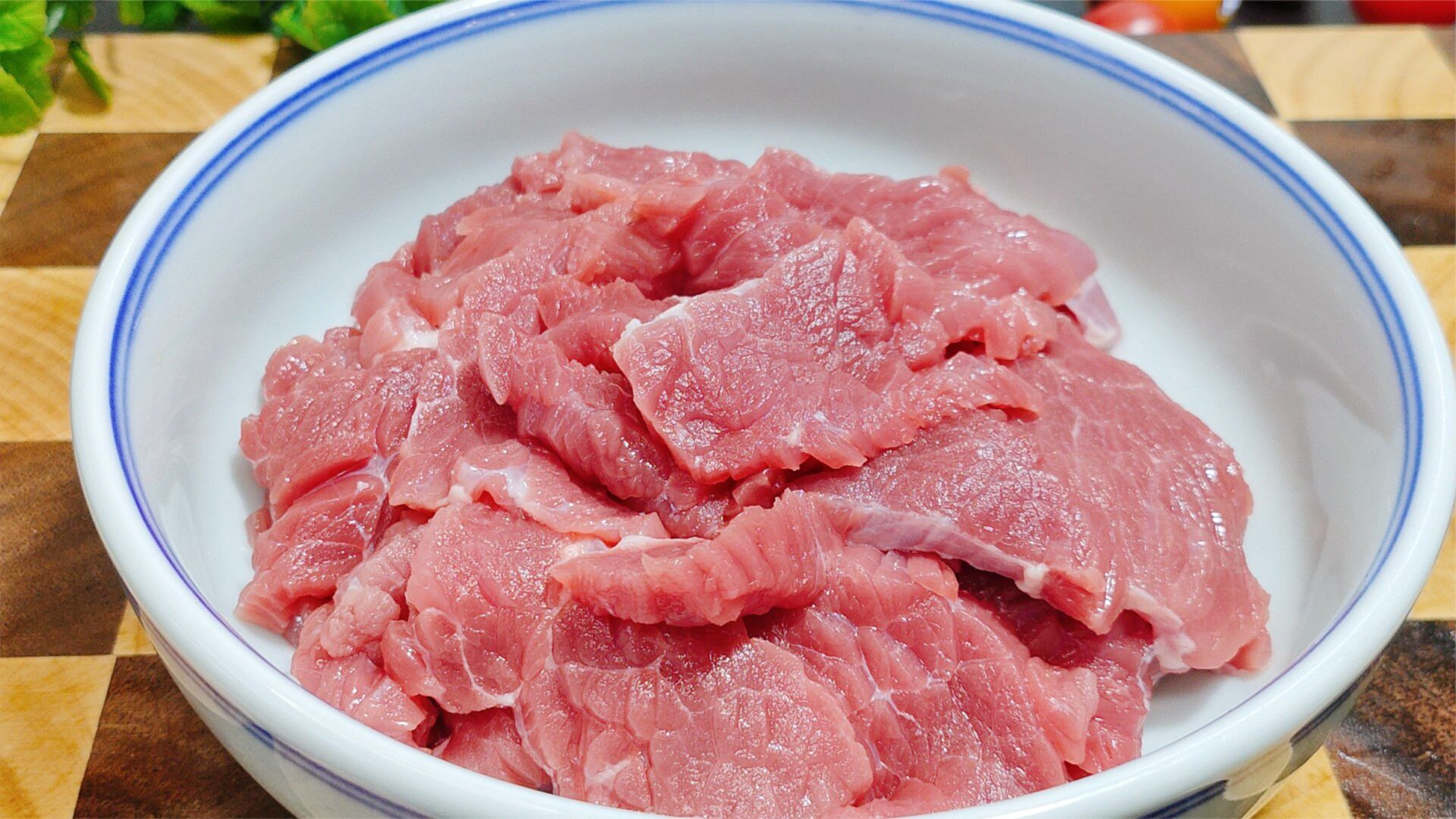 炒牛肉时，用盐和料酒腌制是大错，教你一招，嫩滑入味不老不柴