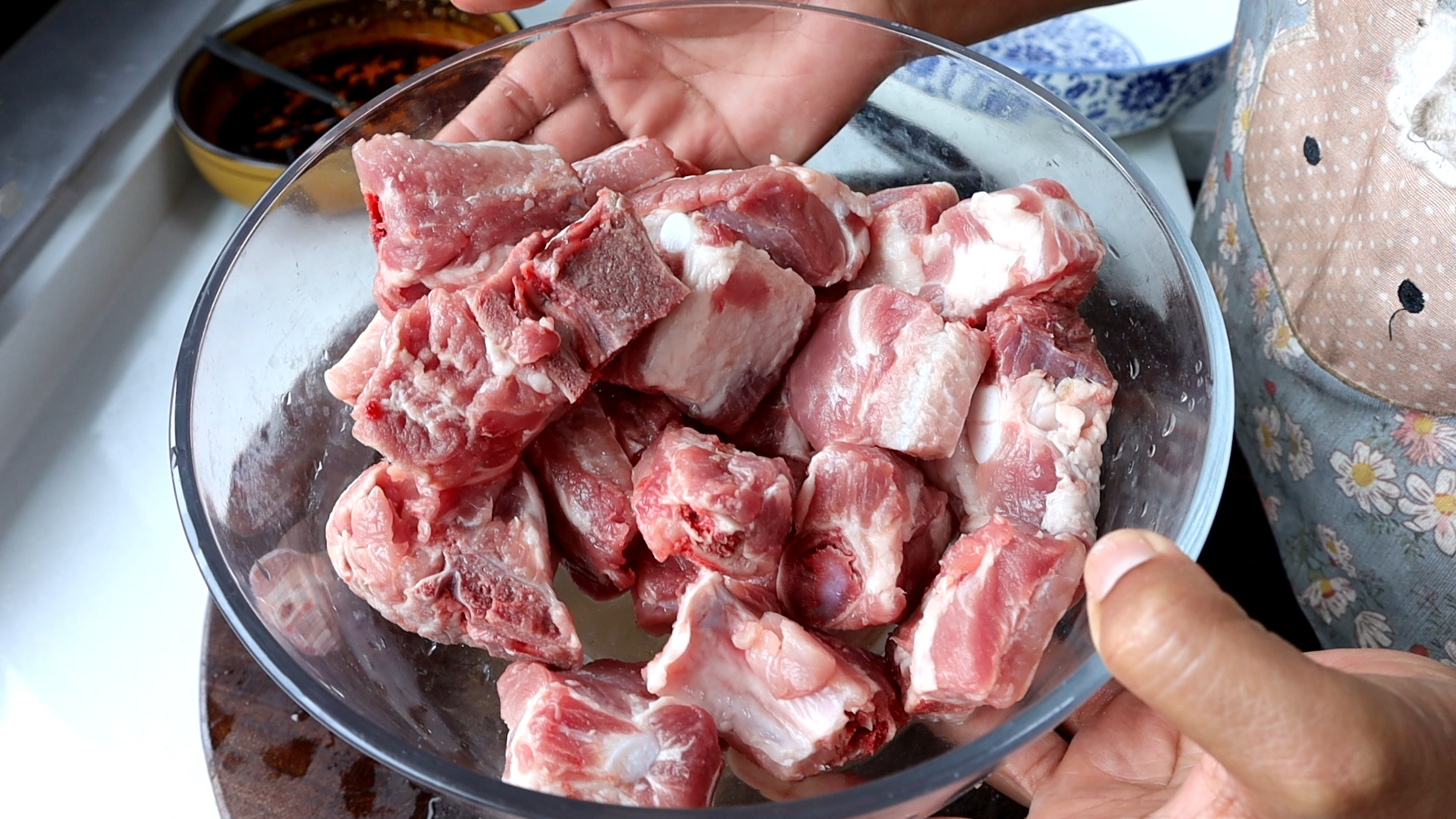 炖排骨时，切记不要直接下锅炖，教你一招，排骨软烂入味，超好吃