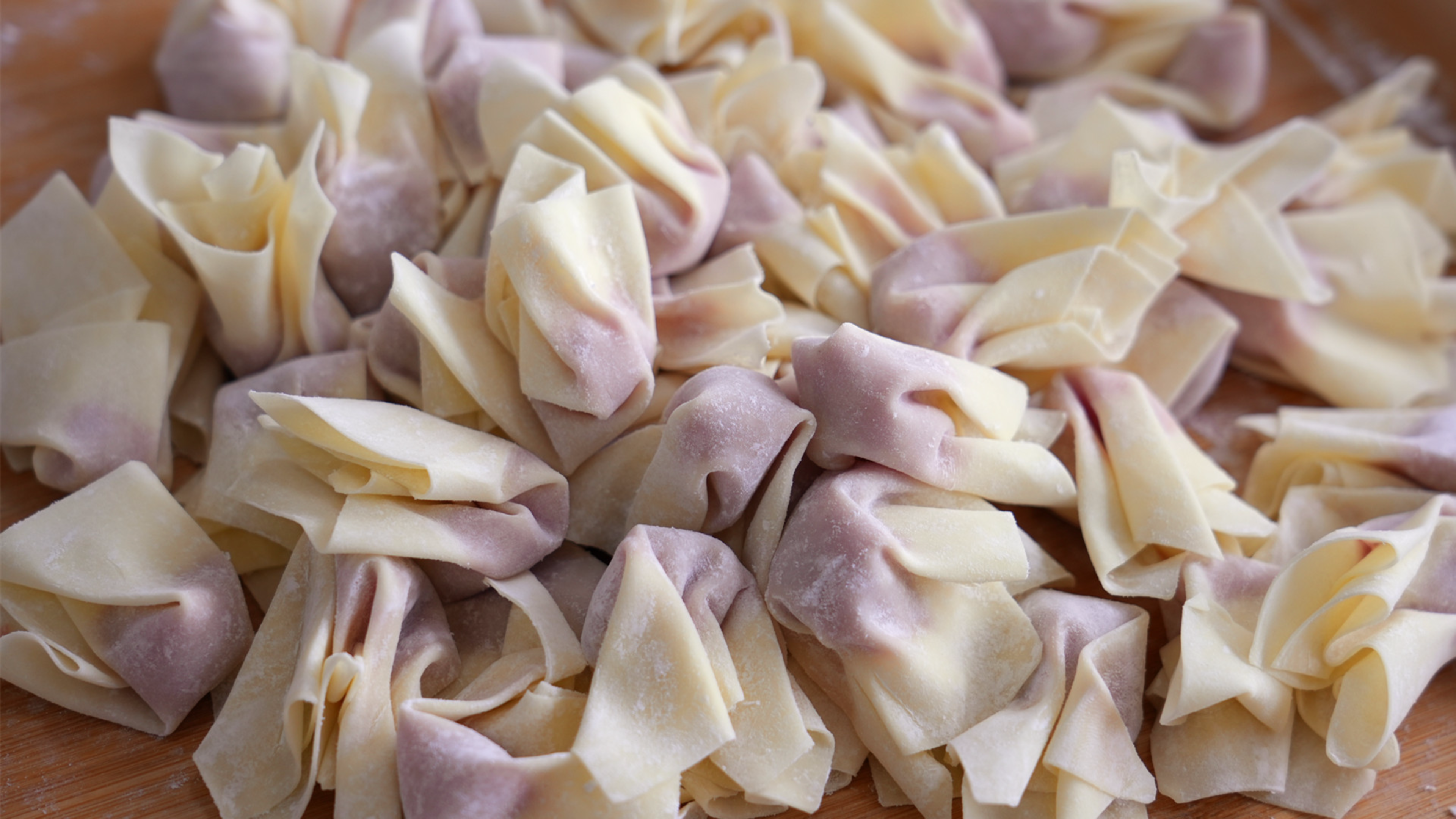 早餐不知道吃什么，就给孩子包点鲜肉小馄饨，做法分享很详细简单