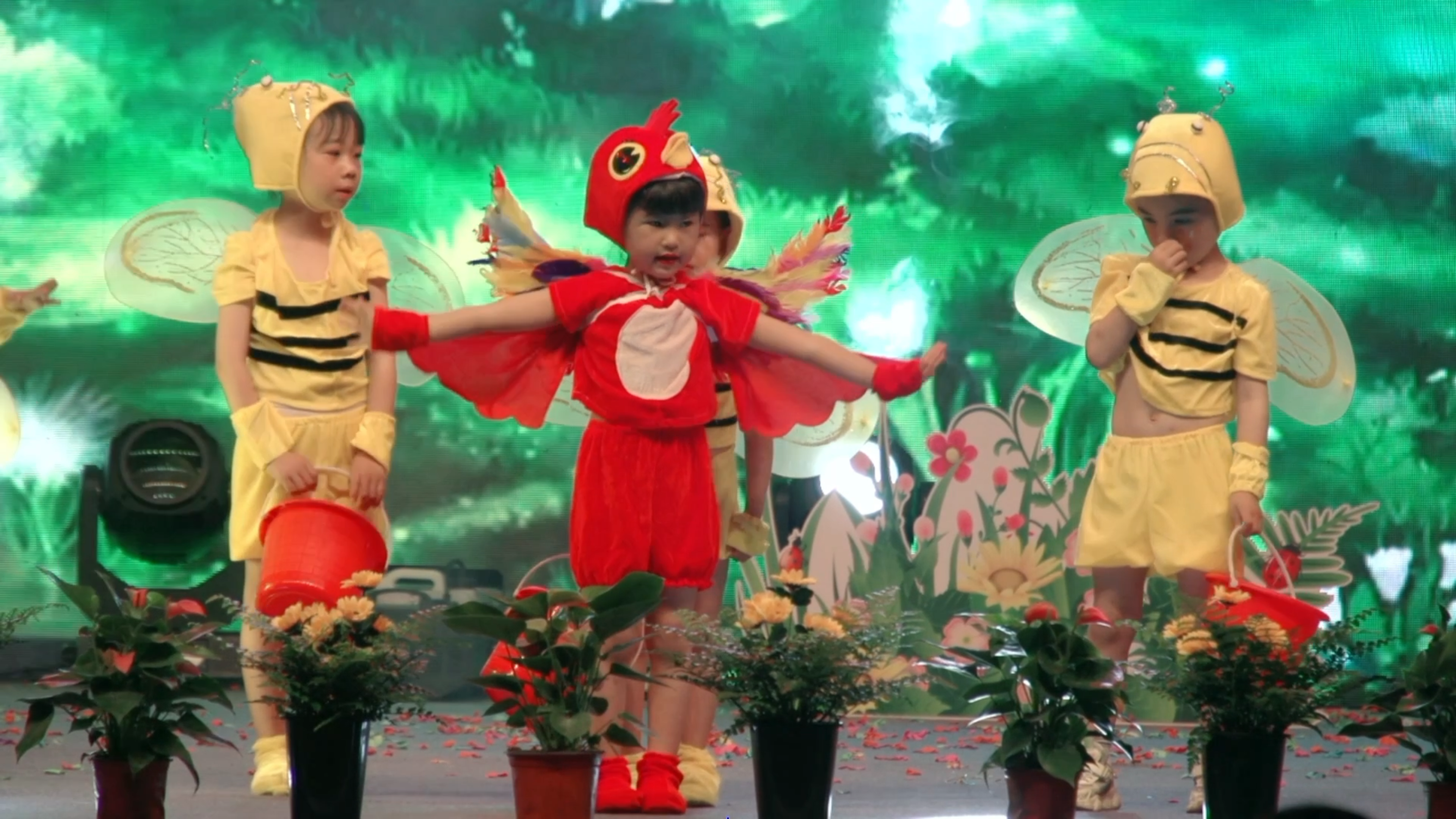 童话剧《爱美的小公鸡》 2023年牟定县迎世艺术幼儿园童话夜