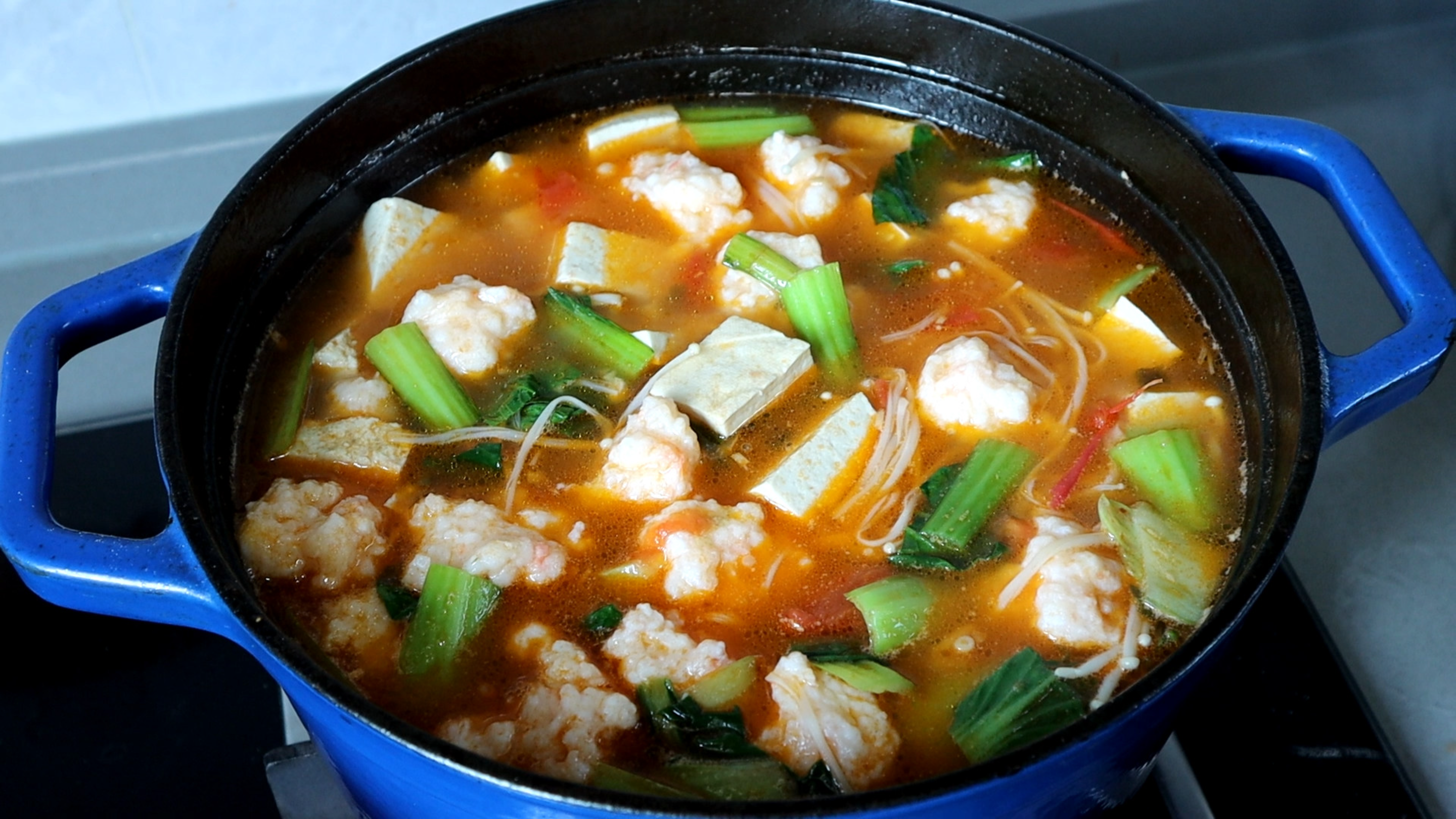 想吃虾滑别出去吃，教您这样做更营养，脆爽Q弹，做一锅不够吃