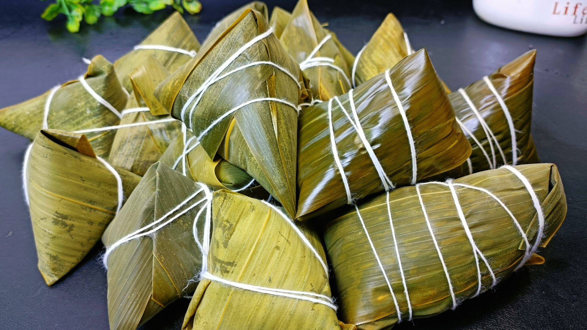 教你粽子最简单包法，慢动作讲解，不漏米不夹生，软糯又好吃