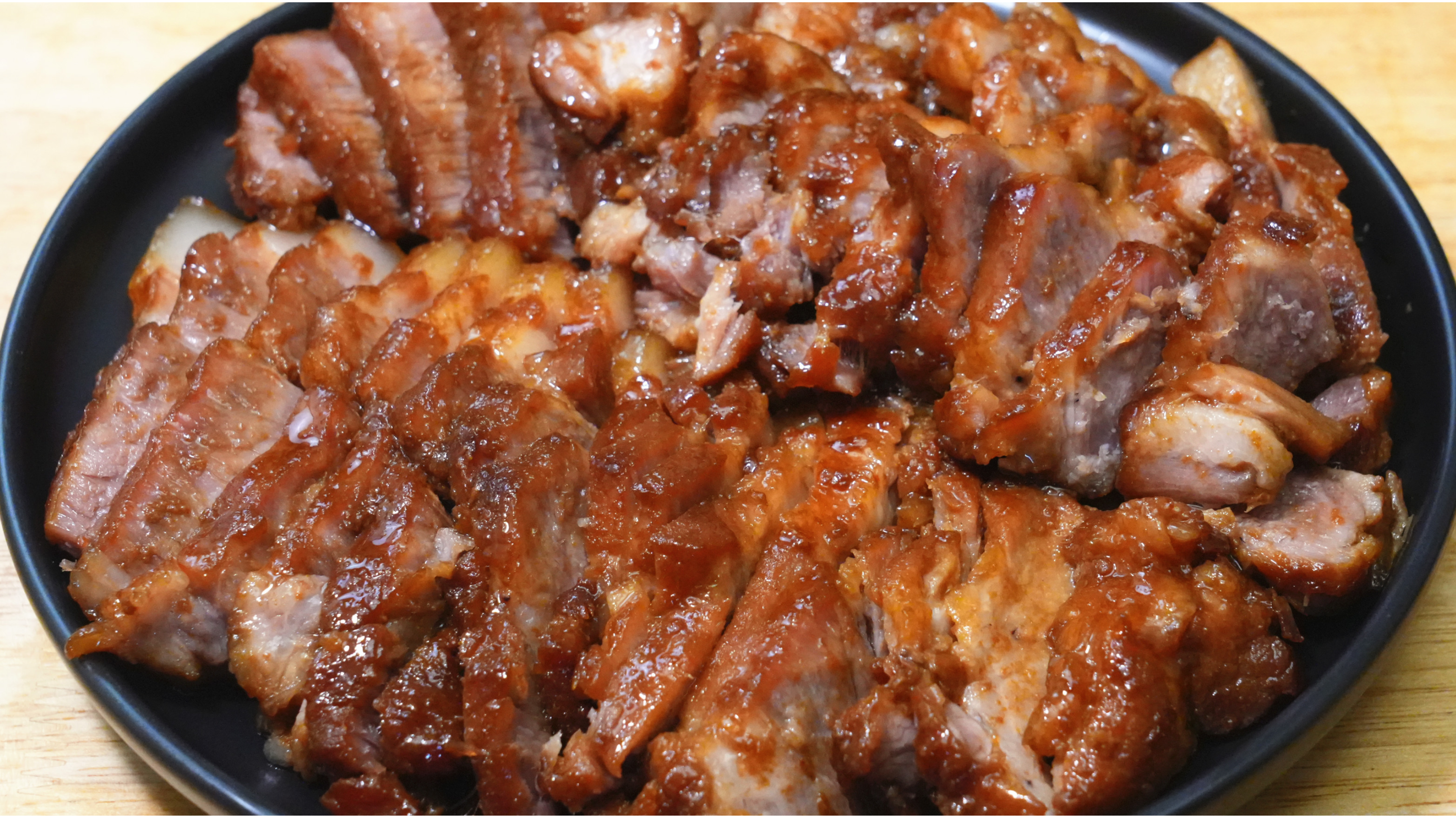 用电饭煲就可以做蜜汁叉烧肉,这方法很棒