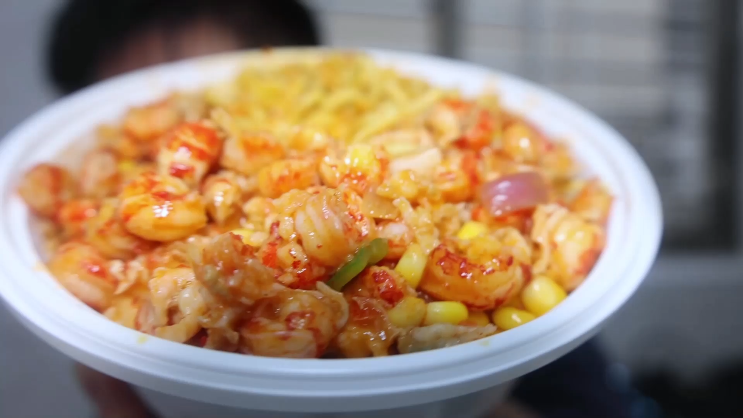 龙虾蟹黄拌面加料100元龙虾尾,这顿料加的值!