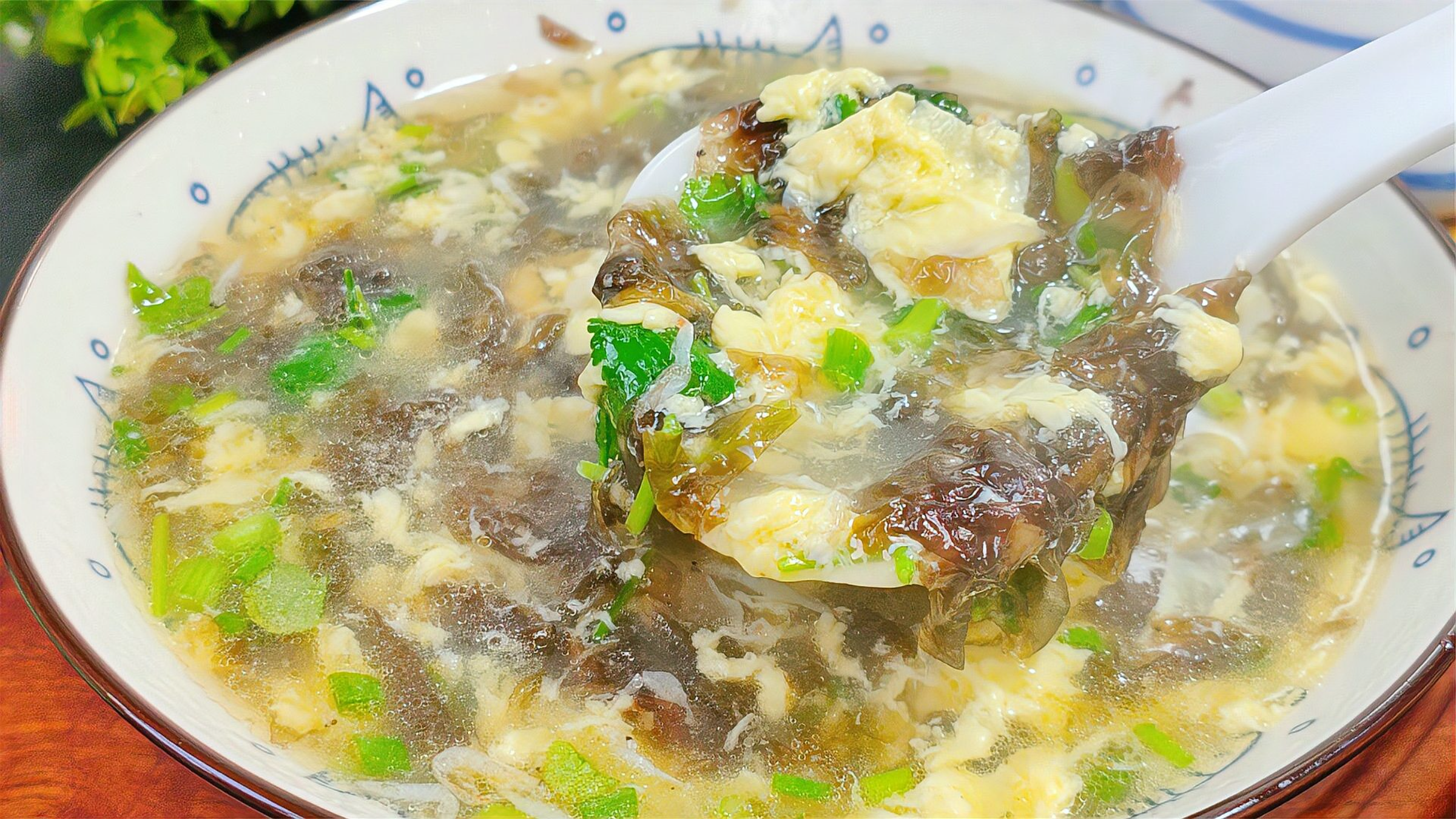 这才是紫菜蛋花汤的正确做法，3分钟轻松掌握，汤鲜味美，太香了