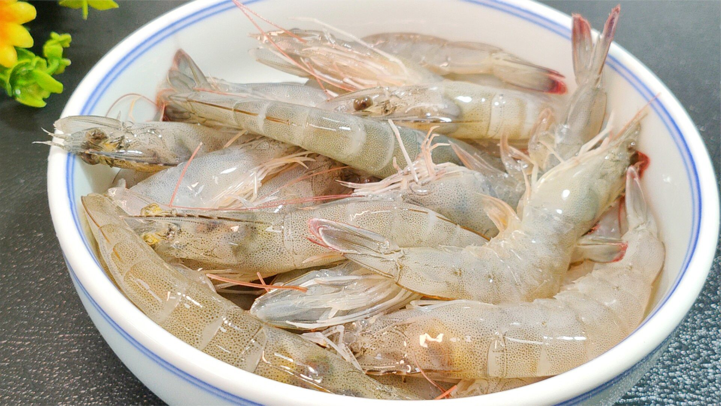 煮大虾时，直接加水煮是大错，教你正确做法，虾肉鲜嫩入口即化