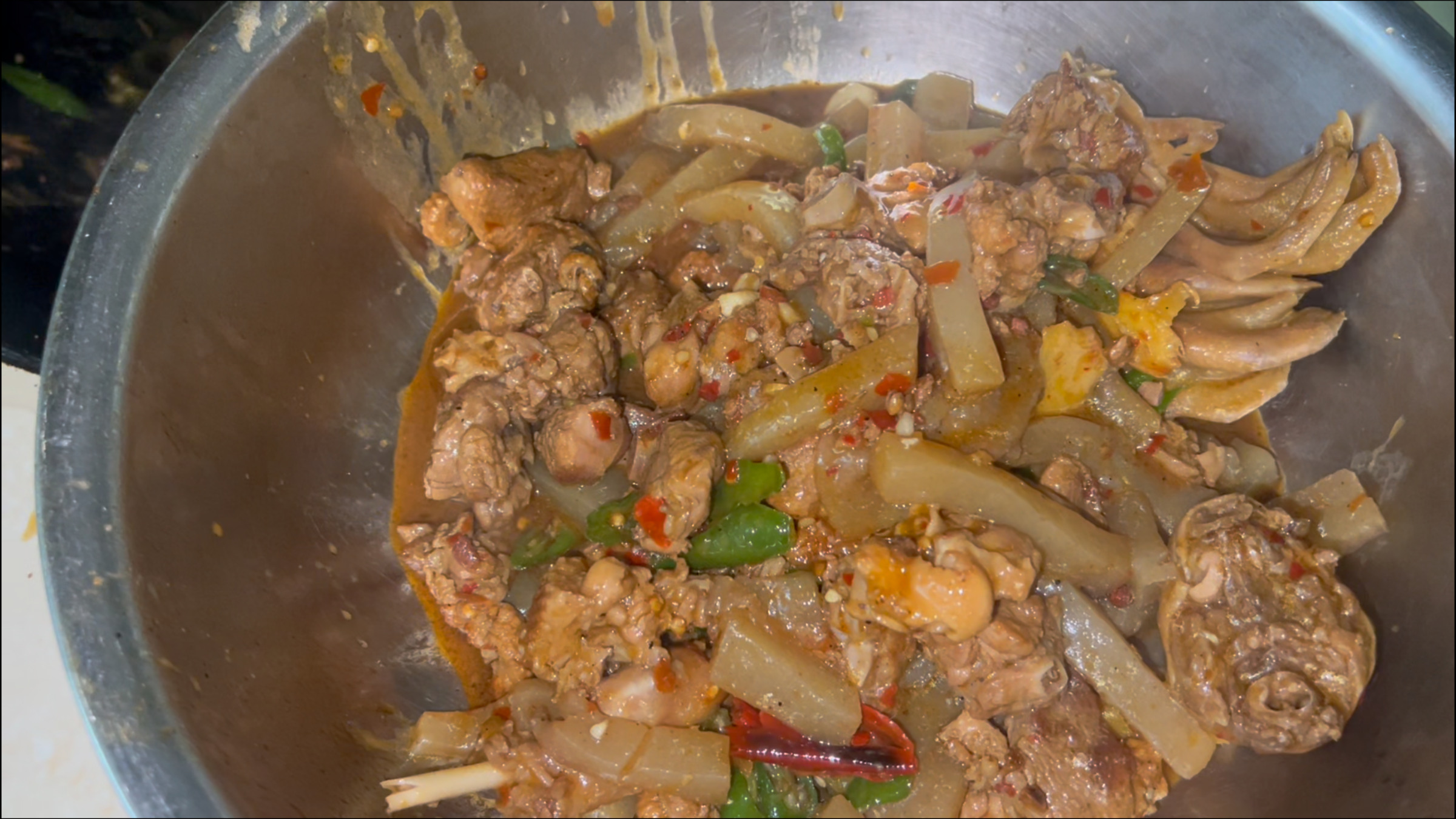 柴火灶做魔芋烧鸭,味道鲜美麻辣入味,5斤魔芋不够吃