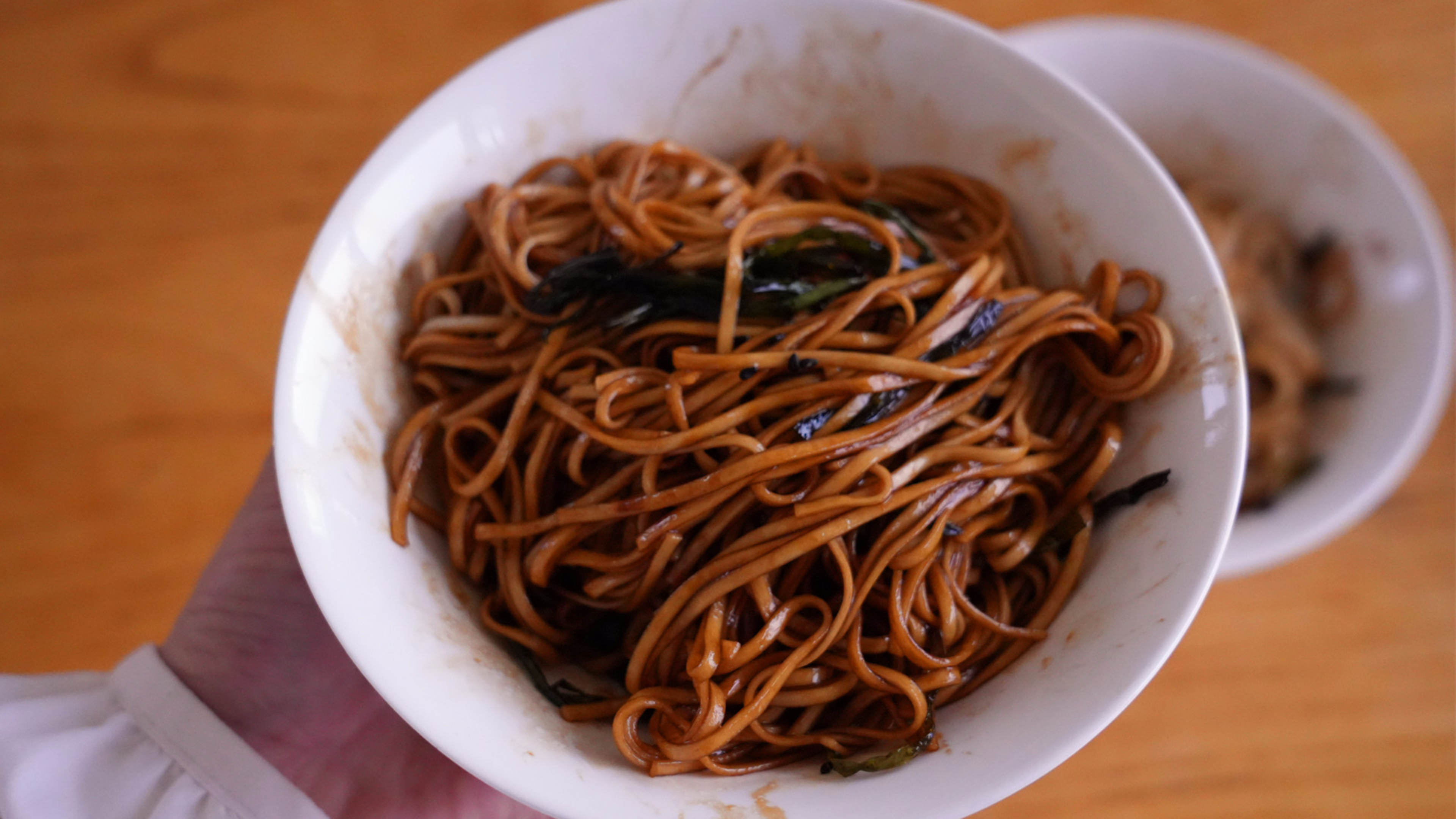 自己在家就能熬得葱油酱，葱香十足咸香入味，早餐用它拌面好好吃