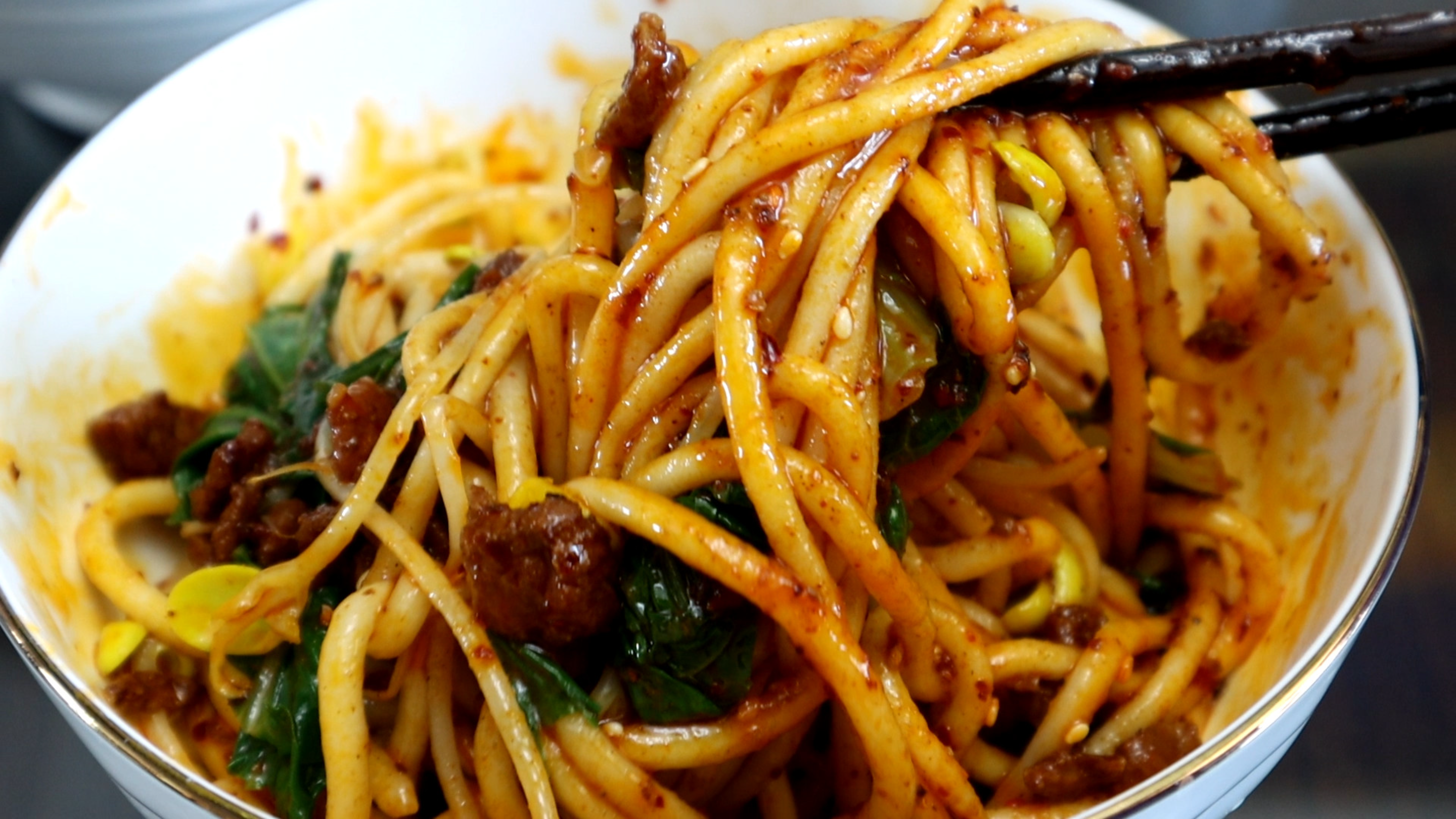 臊子干拌面，筋道爽滑的面条，搭配肉香浓郁的臊子，真是一绝！