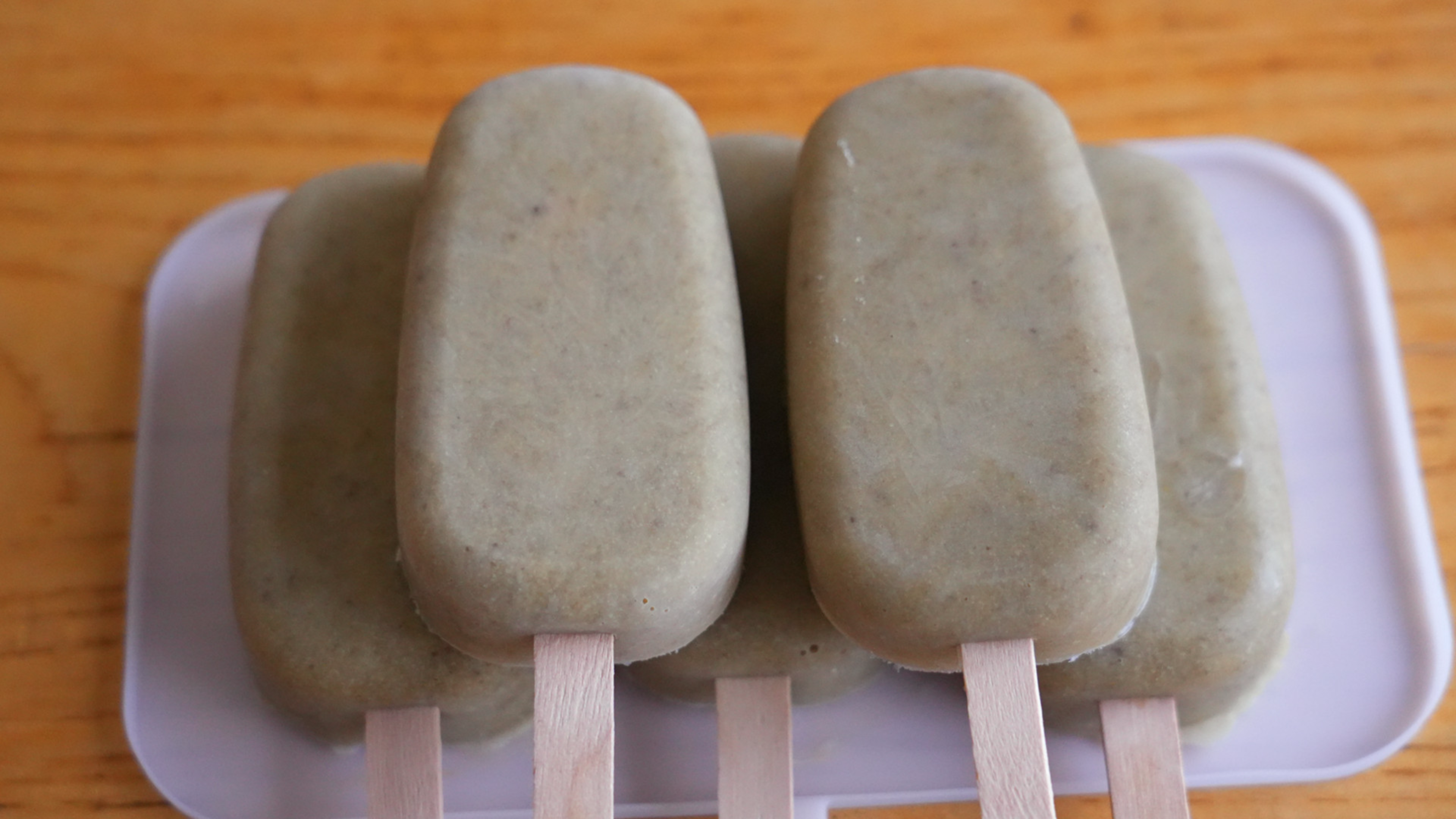 夏天在家自己试试这个绿豆雪糕，做法简单又好吃，香甜细腻无冰渣