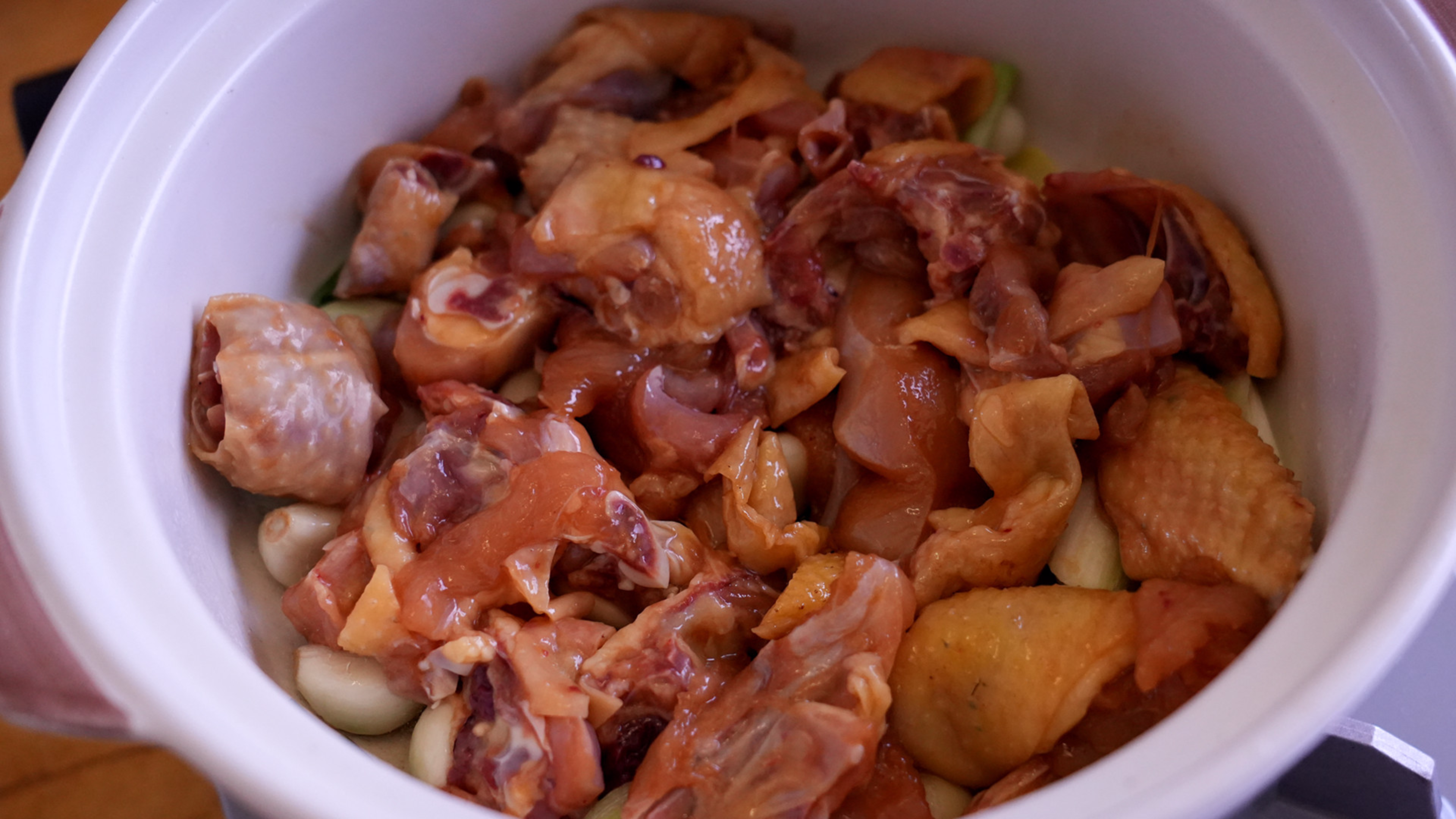 在家试试这个砂锅焖豉油鸡,只要10分钟就能出锅,鲜香滑嫩好好吃