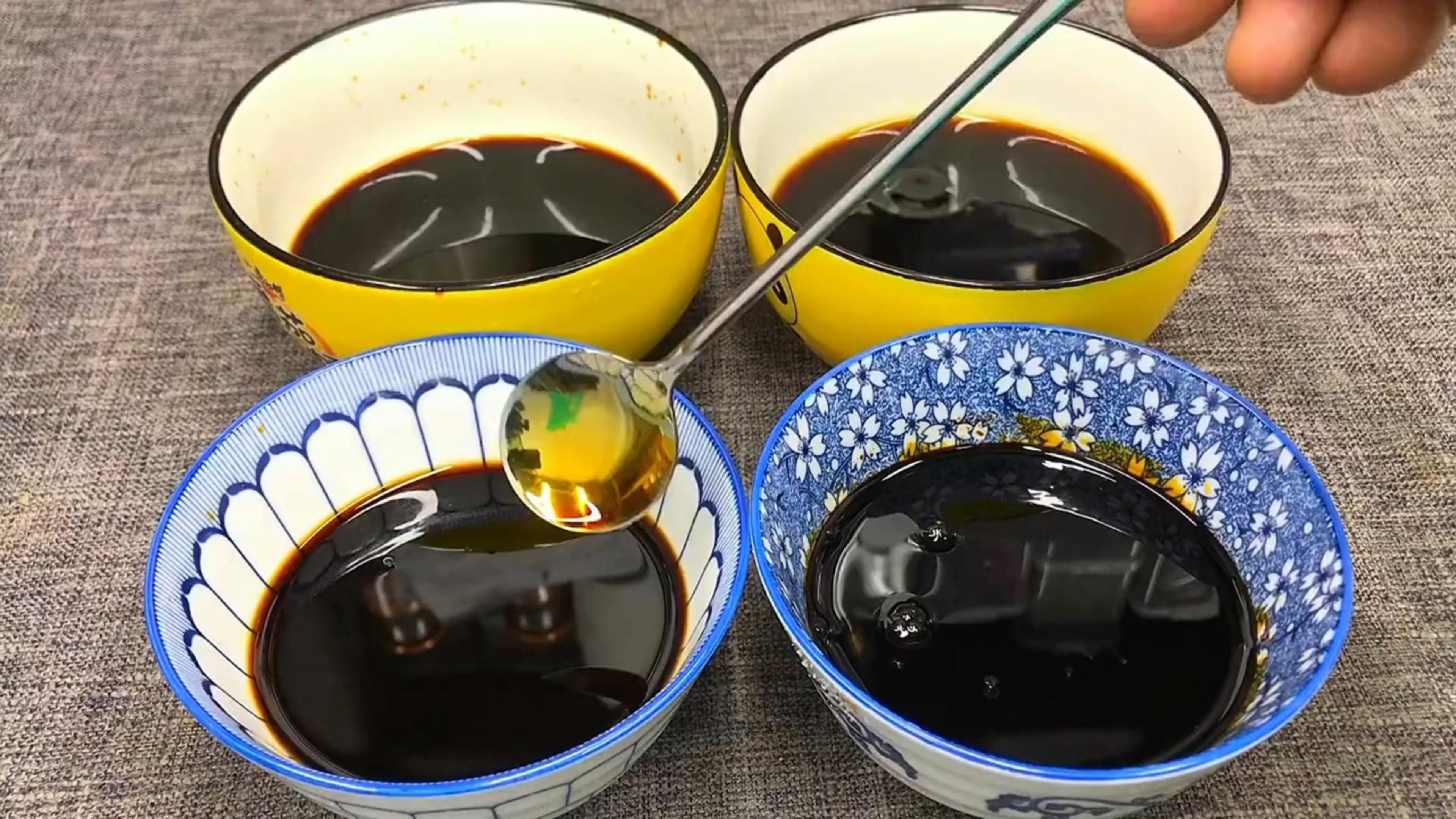 难怪你做饭不好吃,首先要知道生抽老抽、一品鲜味极鲜怎样区分!