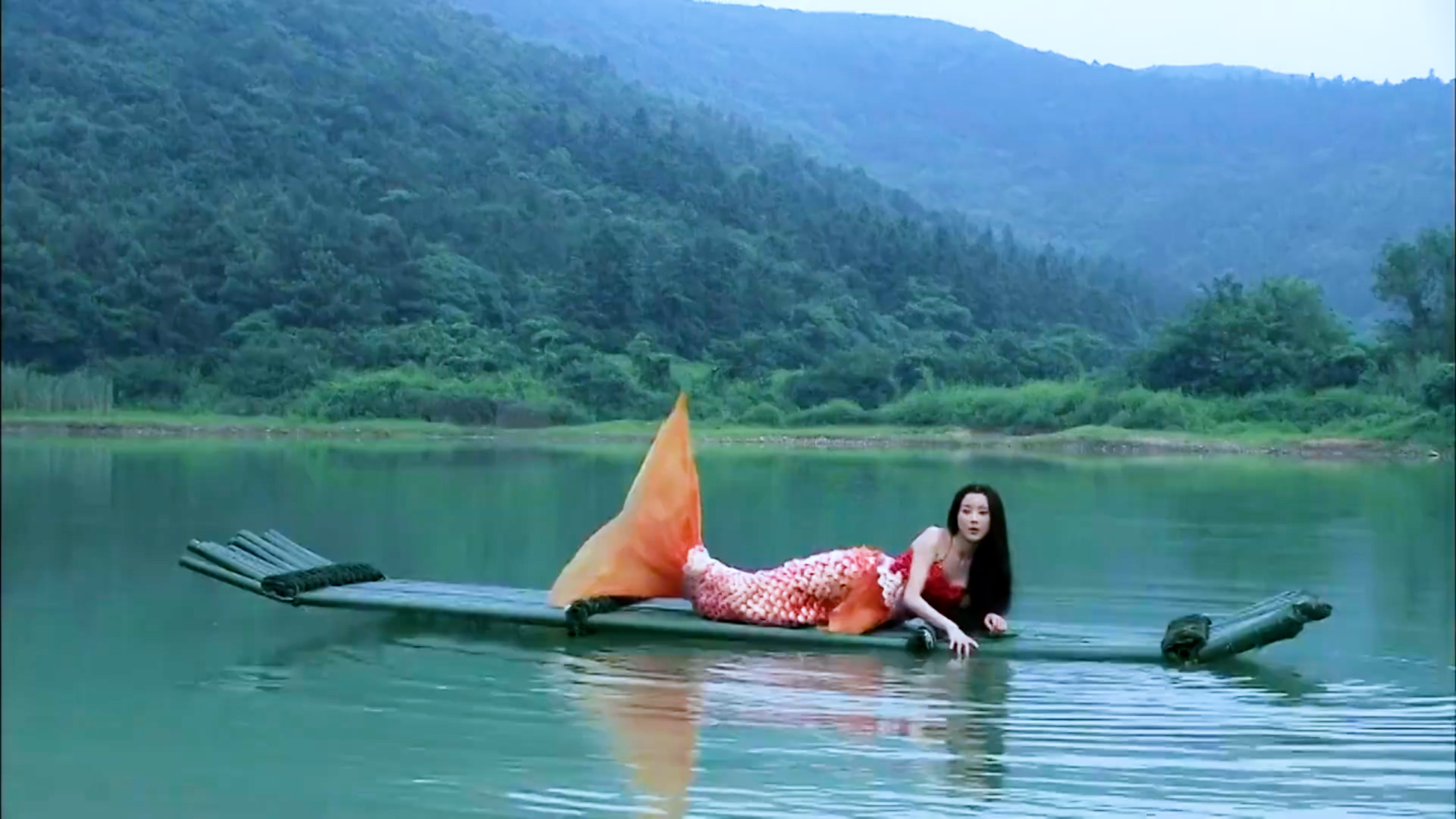 男子无意放生一条修炼成精的小红鱼,没想到此举竟改变了他的一生