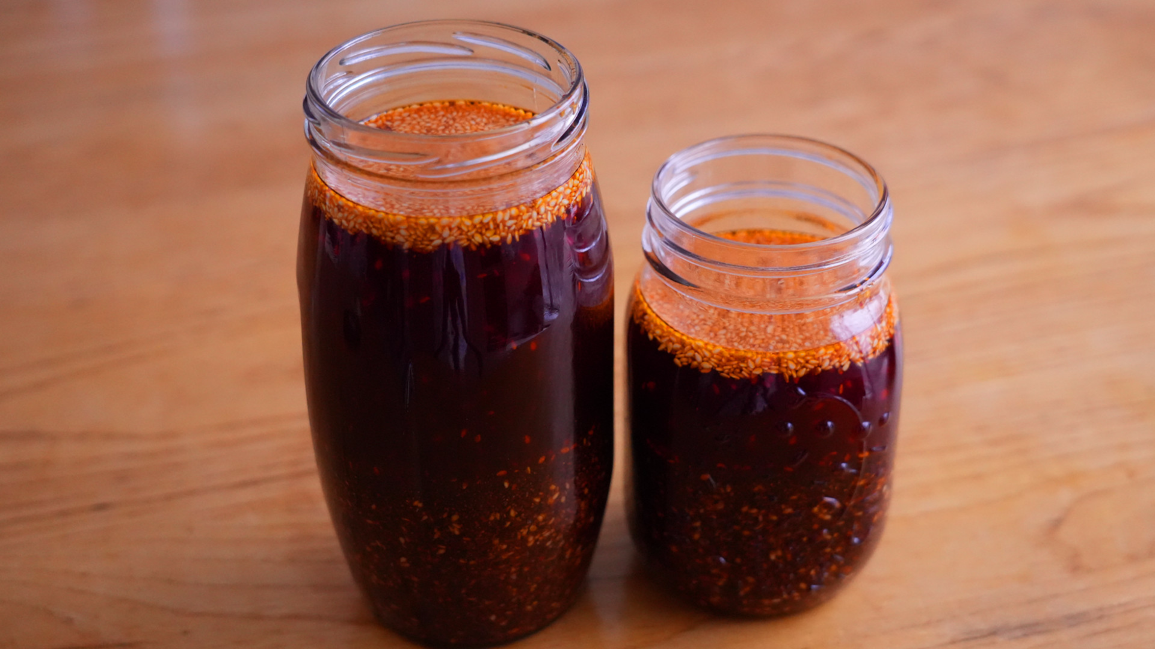 吃凉拌菜少不了的辣椒红油,在家熬了两罐,又香又辣