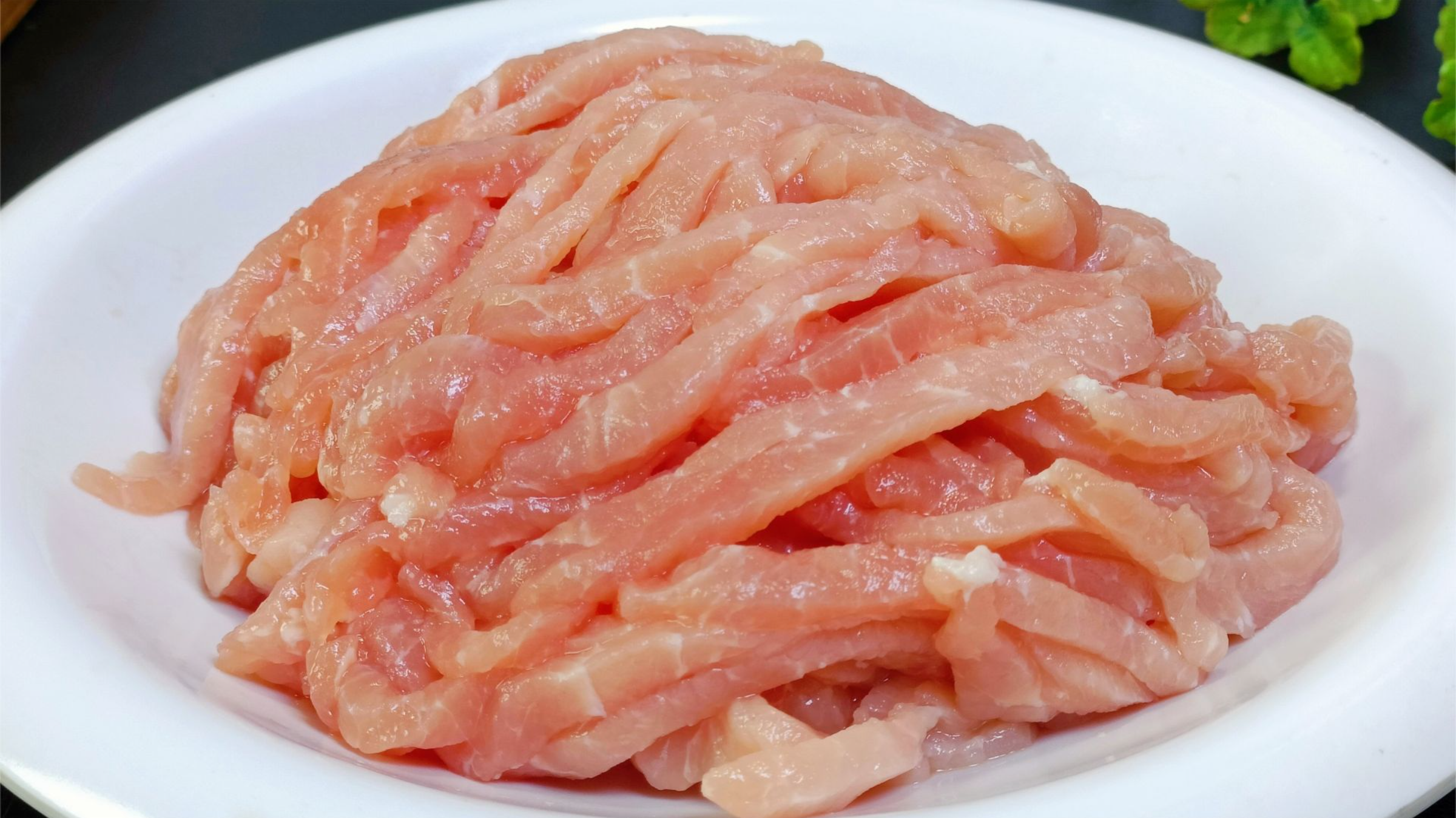不管炒什么肉，都别直接下锅炒，教你一招，肉丝滑嫩入味又好吃