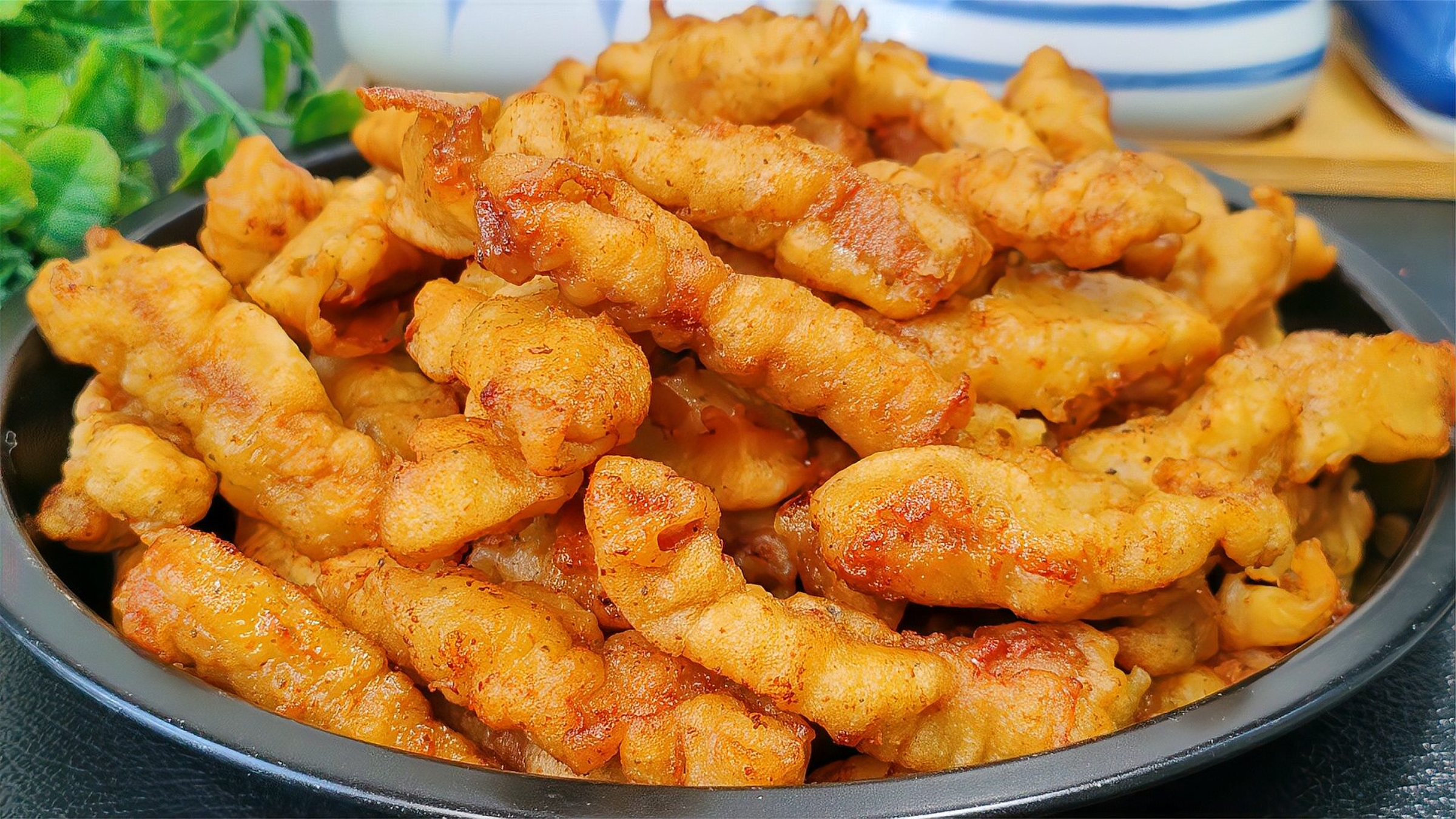 炸酥肉到底用面粉还是淀粉？大厨教你正确做法，根根酥脆太香了