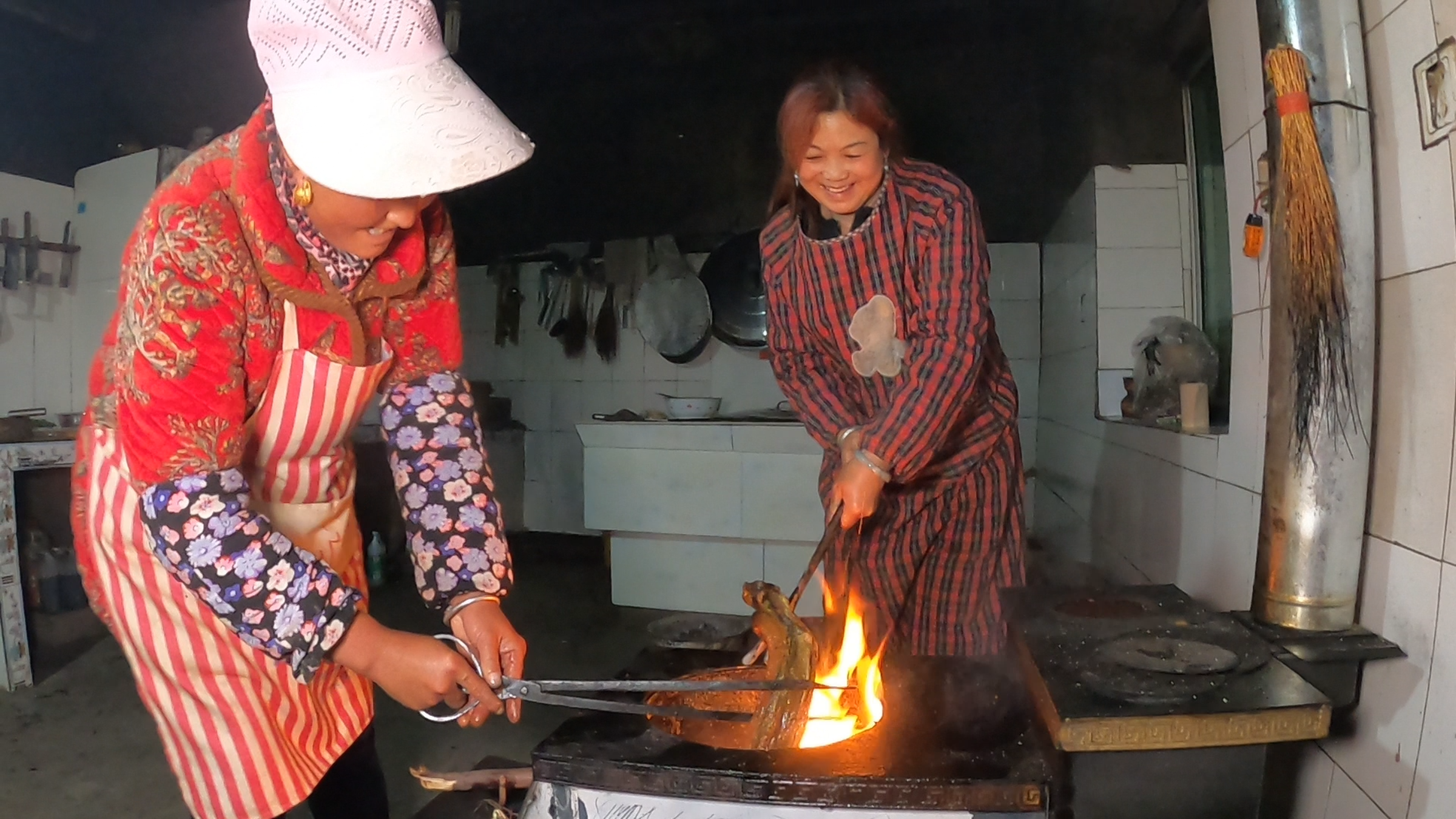 腊肉这种吃法试过吗?金黄酥脆味道美,一顿就能吃掉一整根
