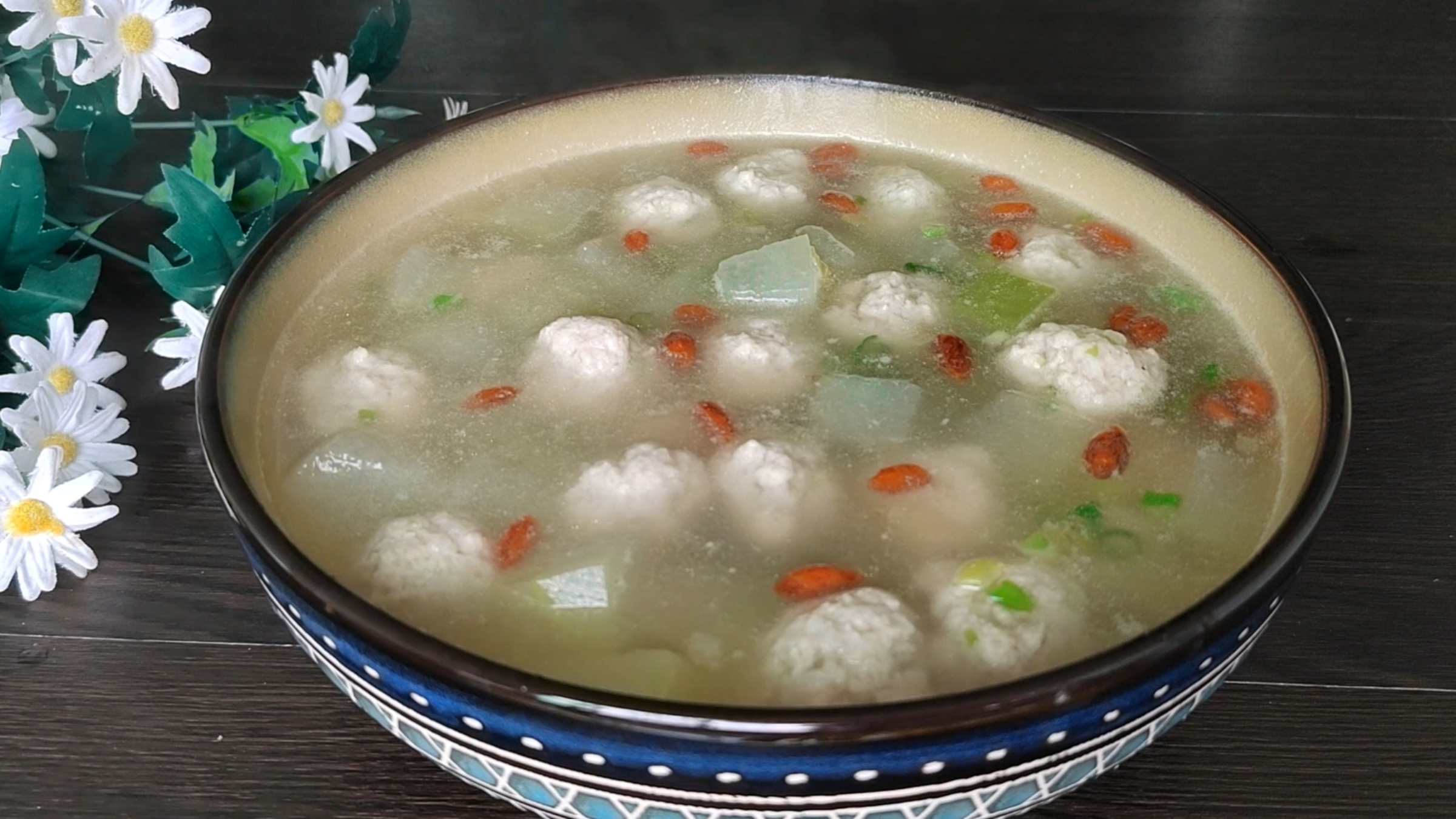 立秋后多喝这汤,清淡爽口不油腻,肉丸Q弹紧实不松散,汤鲜味美