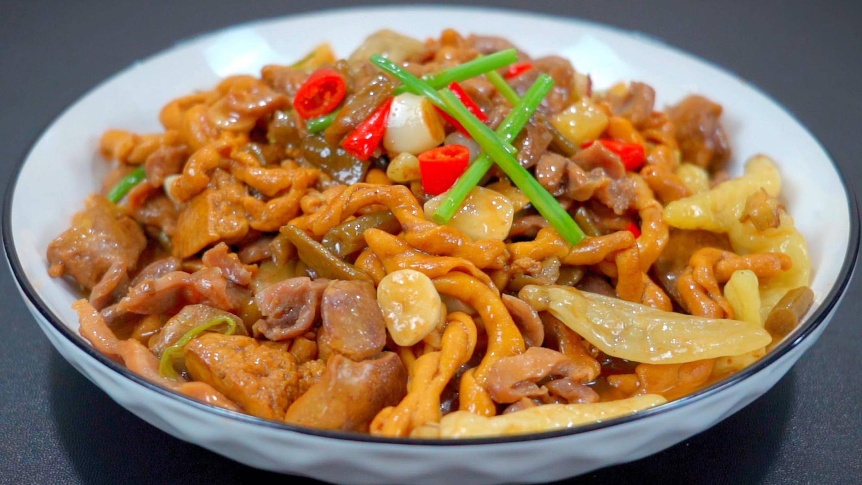 炒鸡杂别直接下锅炒，原来下锅有顺序，泡椒小炒鸡杂香辣入味好吃