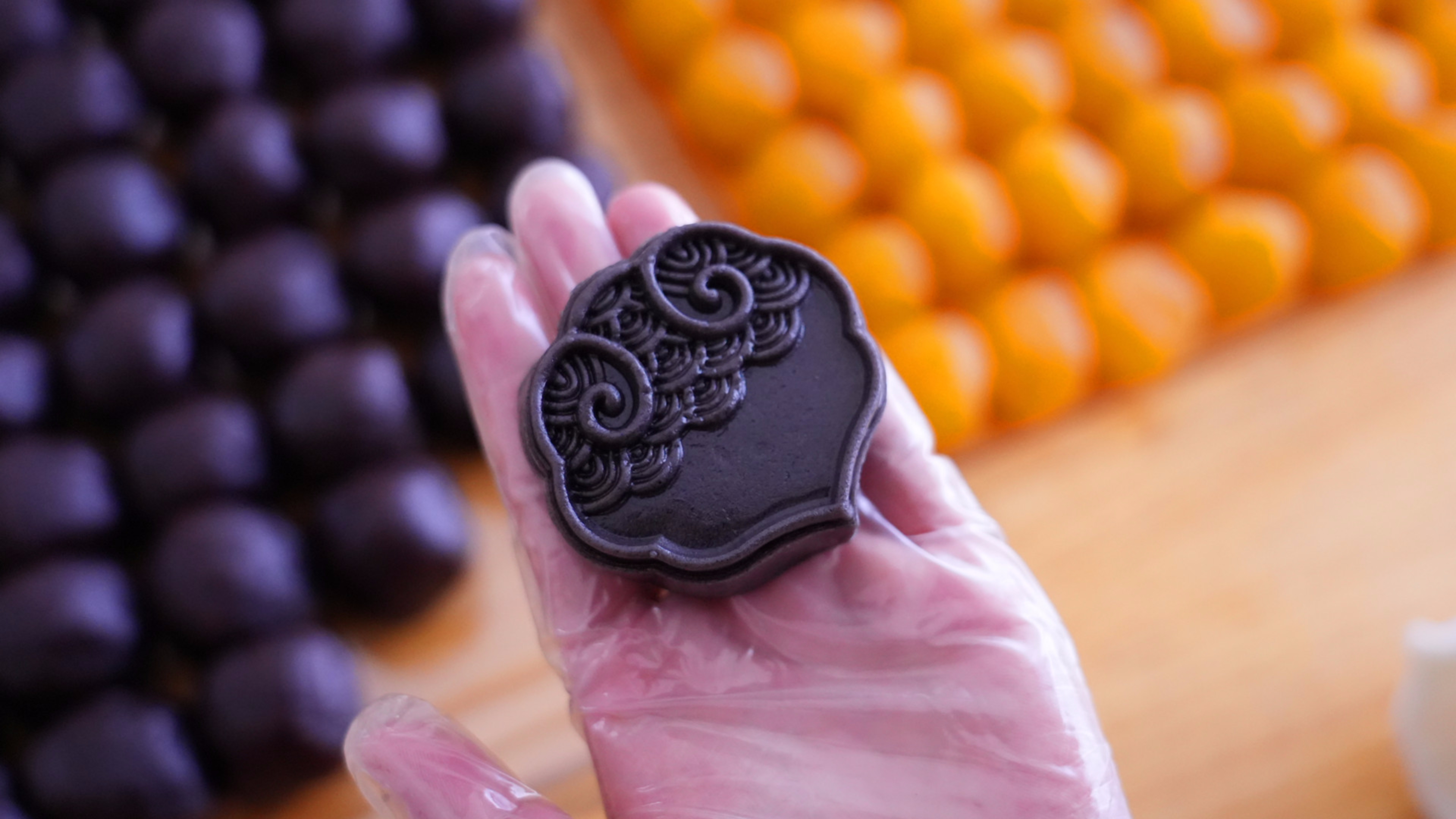 用黑米做的豆沙月饼，减糖减油简单做法，入口浓郁米香不油腻好吃