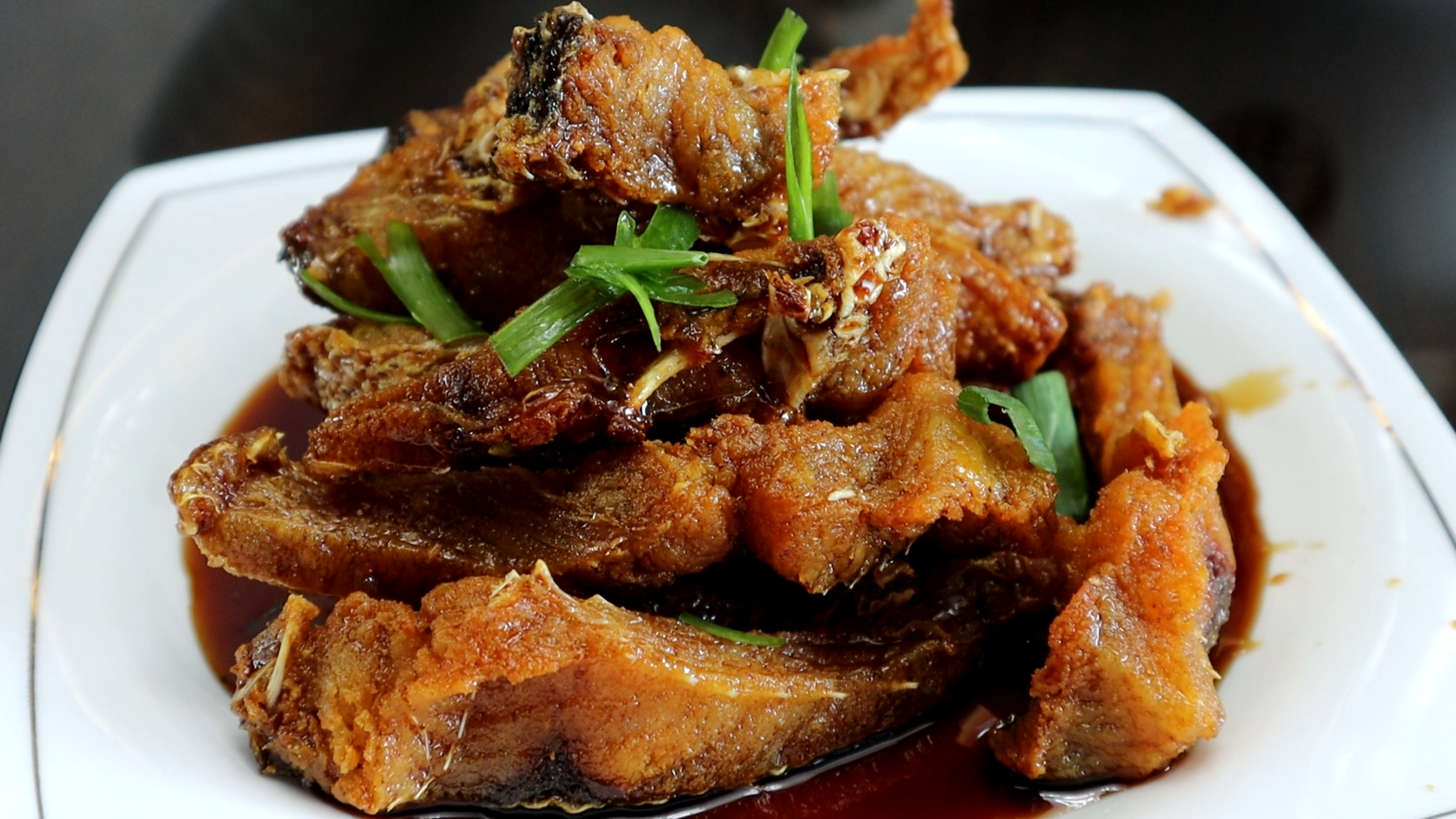 草鱼这个做法太好吃了，鱼肉香酥入味，好吃又解馋，太香了！