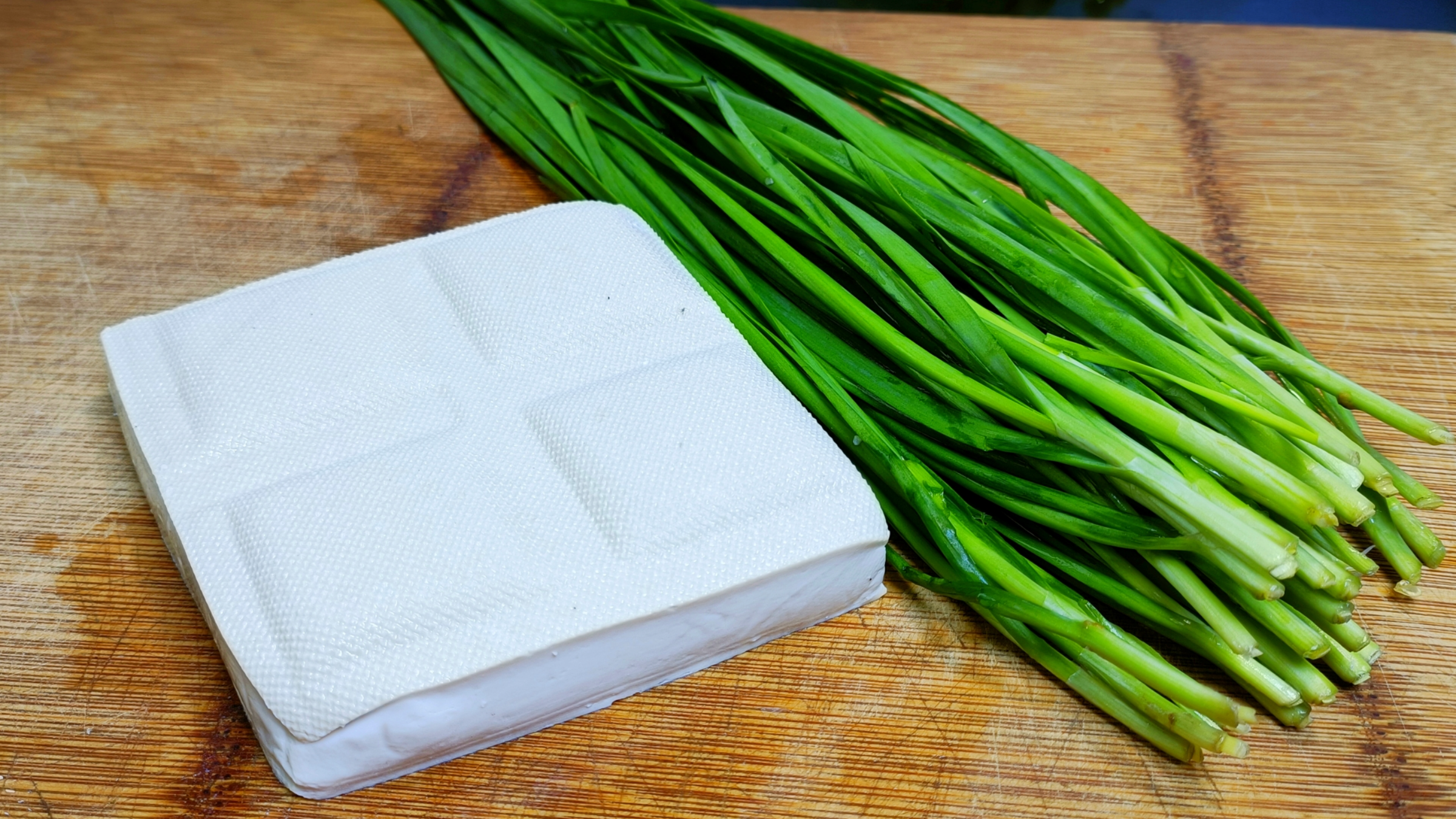 万万没想到，韭菜和豆腐是绝配，教你一个新吃法，营养美味太香了