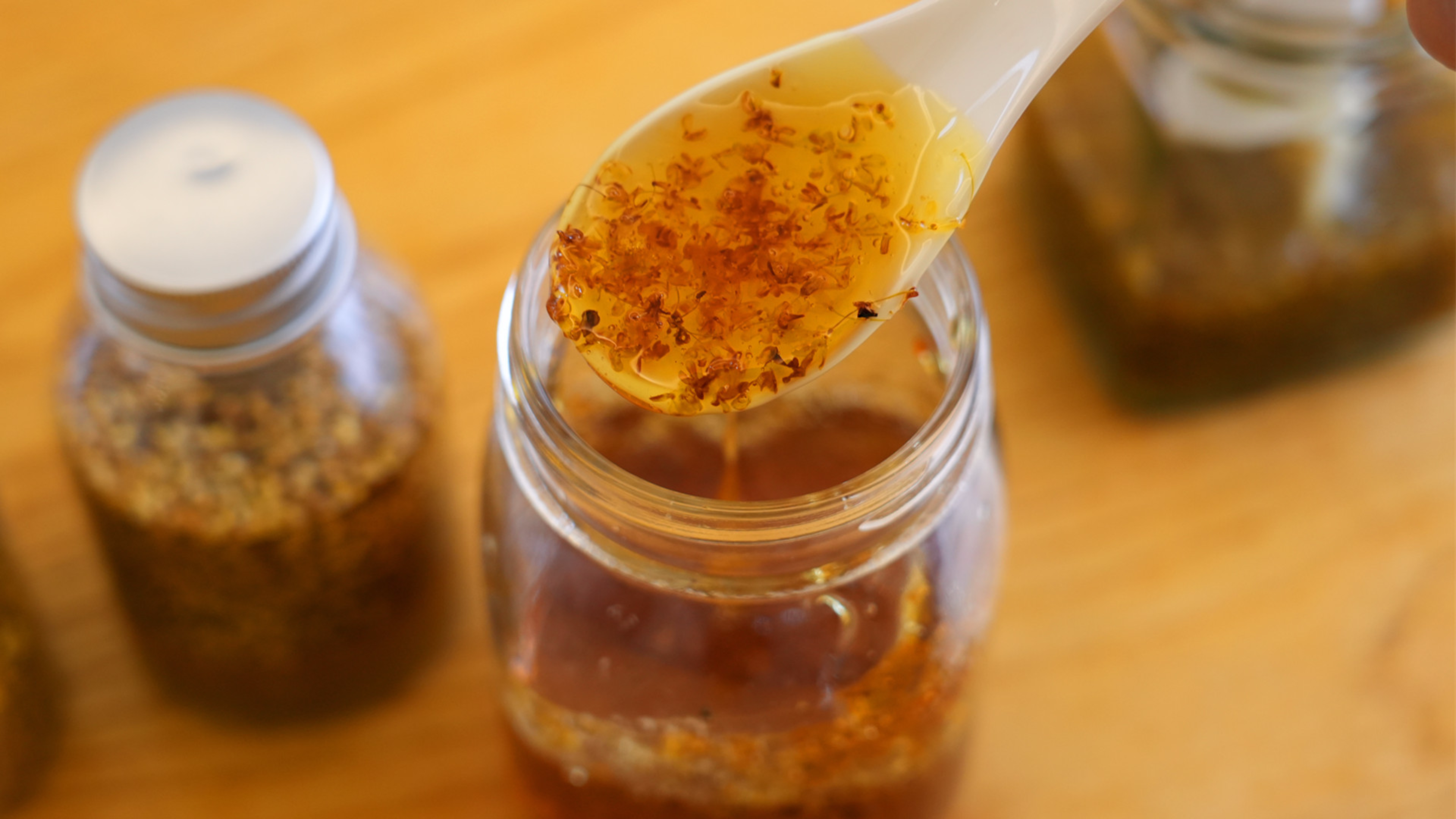 摘回来的桂花，用这2种简单方法做桂花蜜酱，清香甜蜜久放不坏