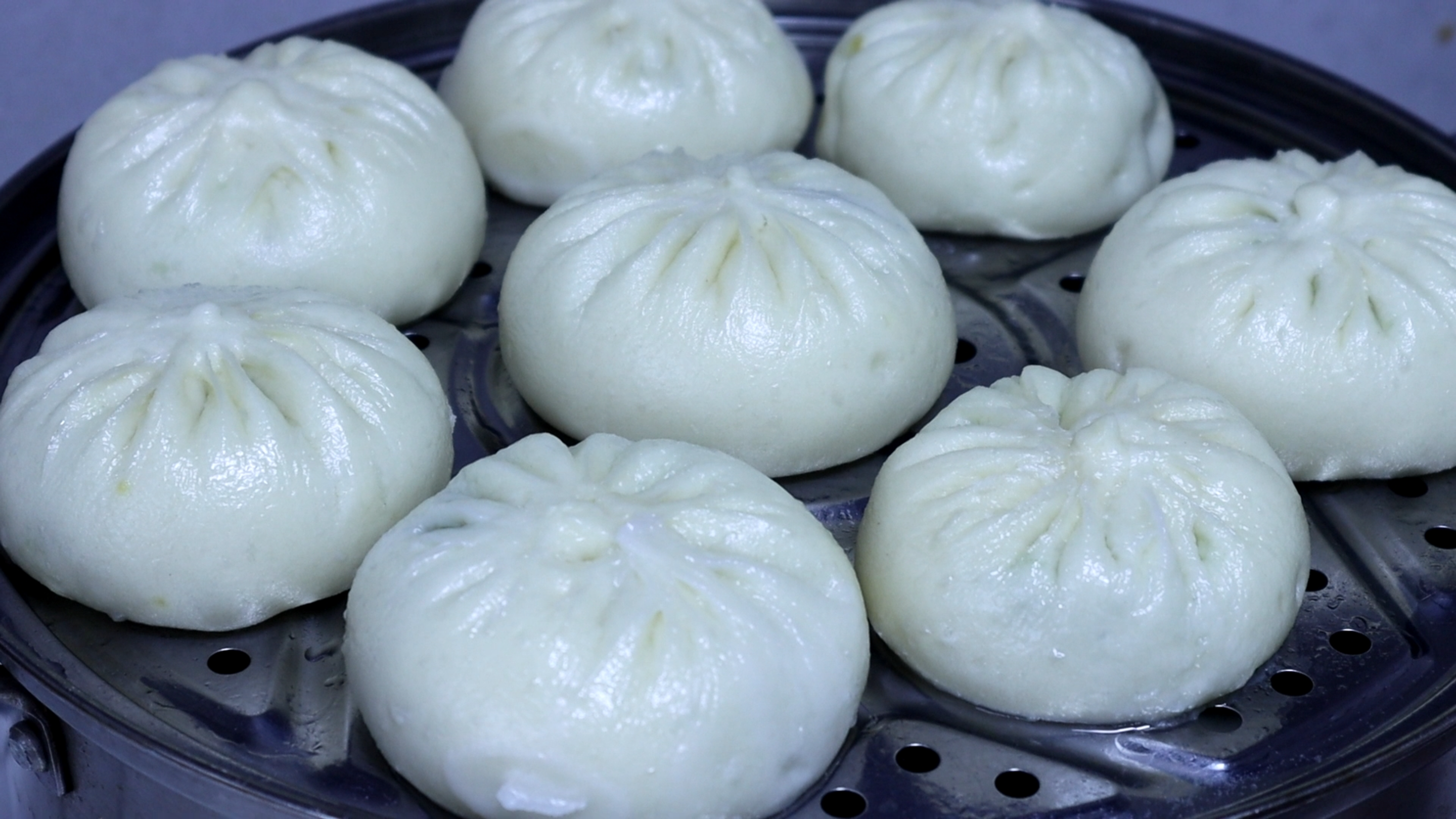 蒸包子，切记不要直接上锅蒸，诀窍告诉你，包子又白又松软好吃