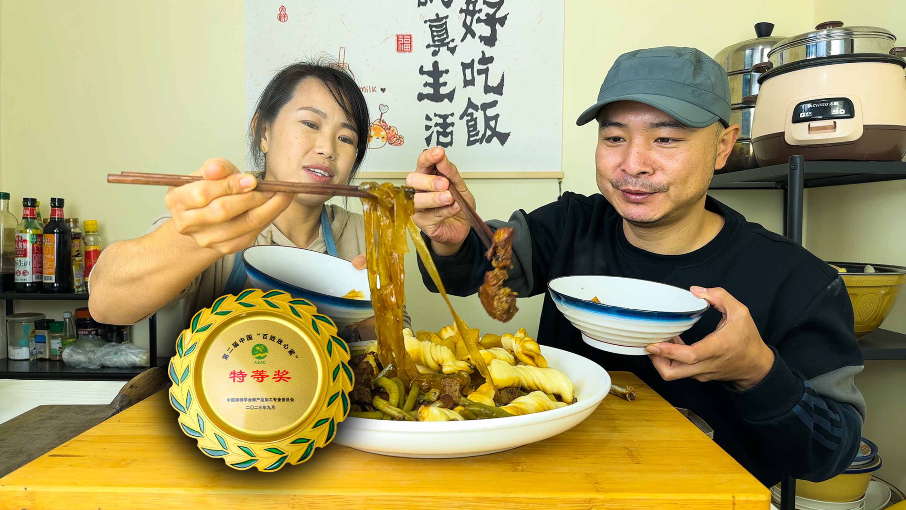 奖牌到手,做排骨乱炖庆祝一下,有肉有菜有馍,吃着咸香过瘾