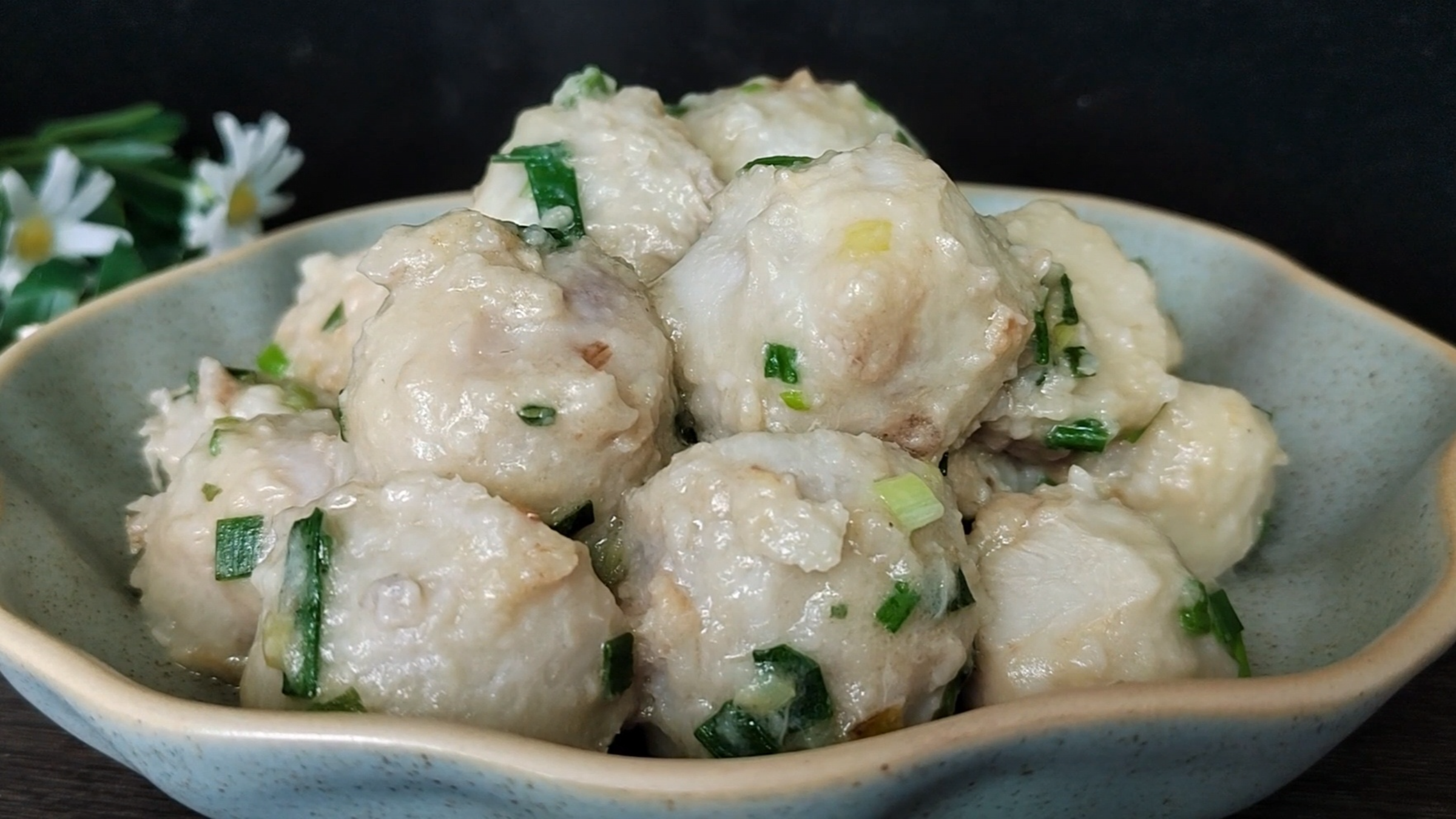 霜降时节芋头正当季，做道上海本帮菜葱油芋艿，细腻绵软葱香浓郁