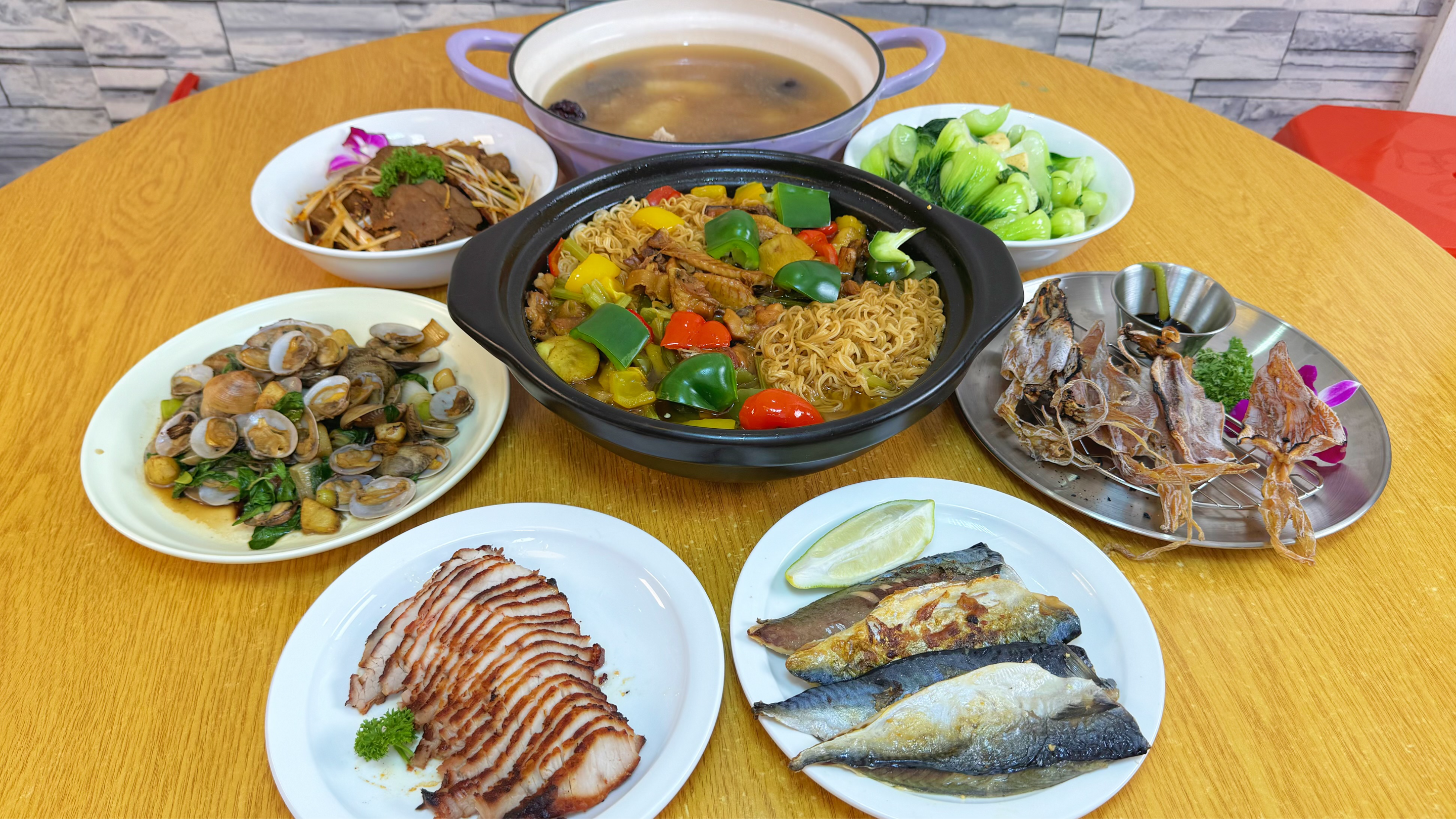 湛江家庭六菜一汤的晚餐!秋天第一顿鸡公煲安排上,面条比肉好吃