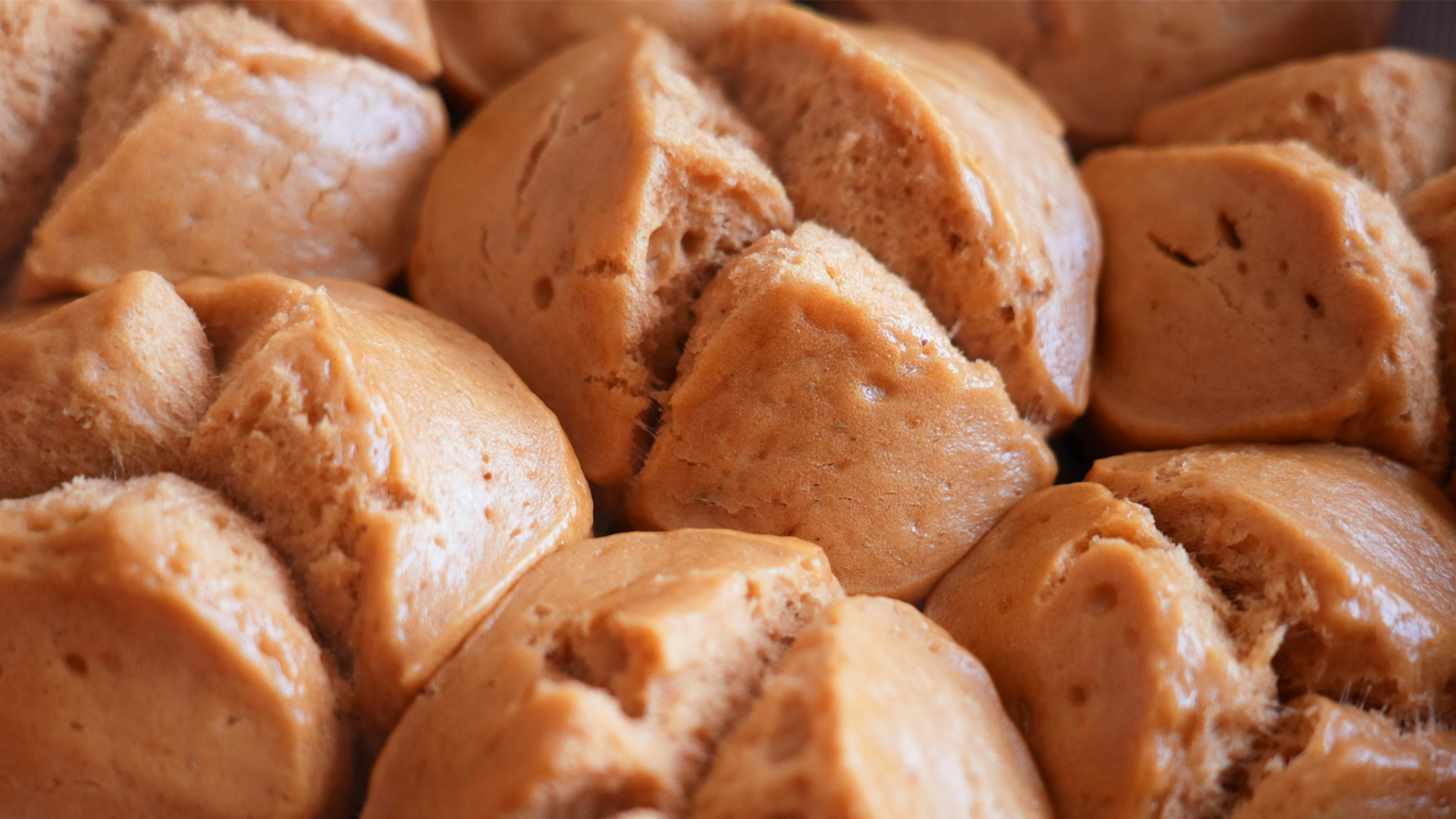 早餐店同款红糖开花馒头，自己在家做也简单方便，松软好吃又香甜