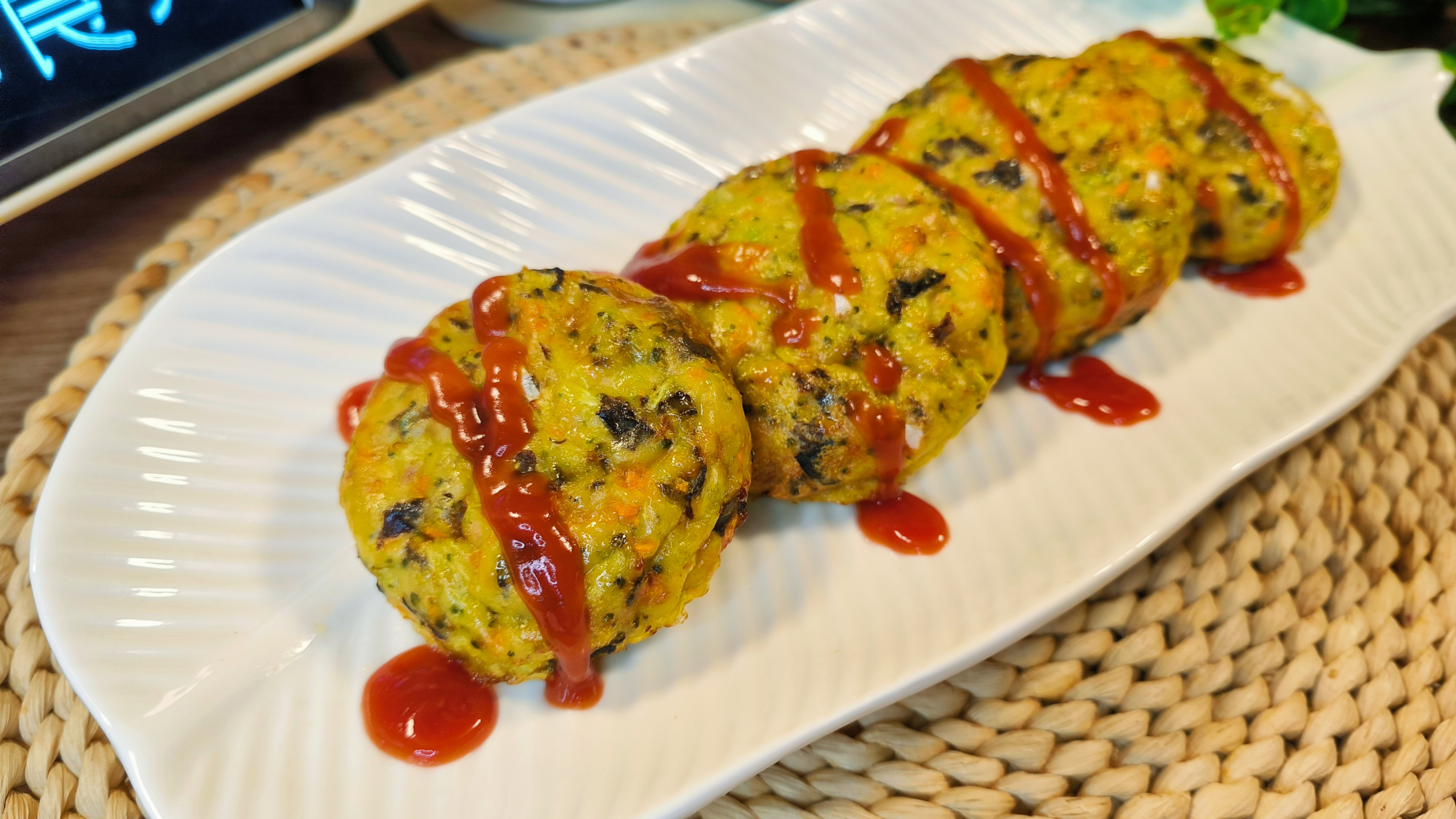 低卡无淀粉版蔬菜鱼肉饼,不放一滴油鲜香又嫩滑,减脂期优质蛋白