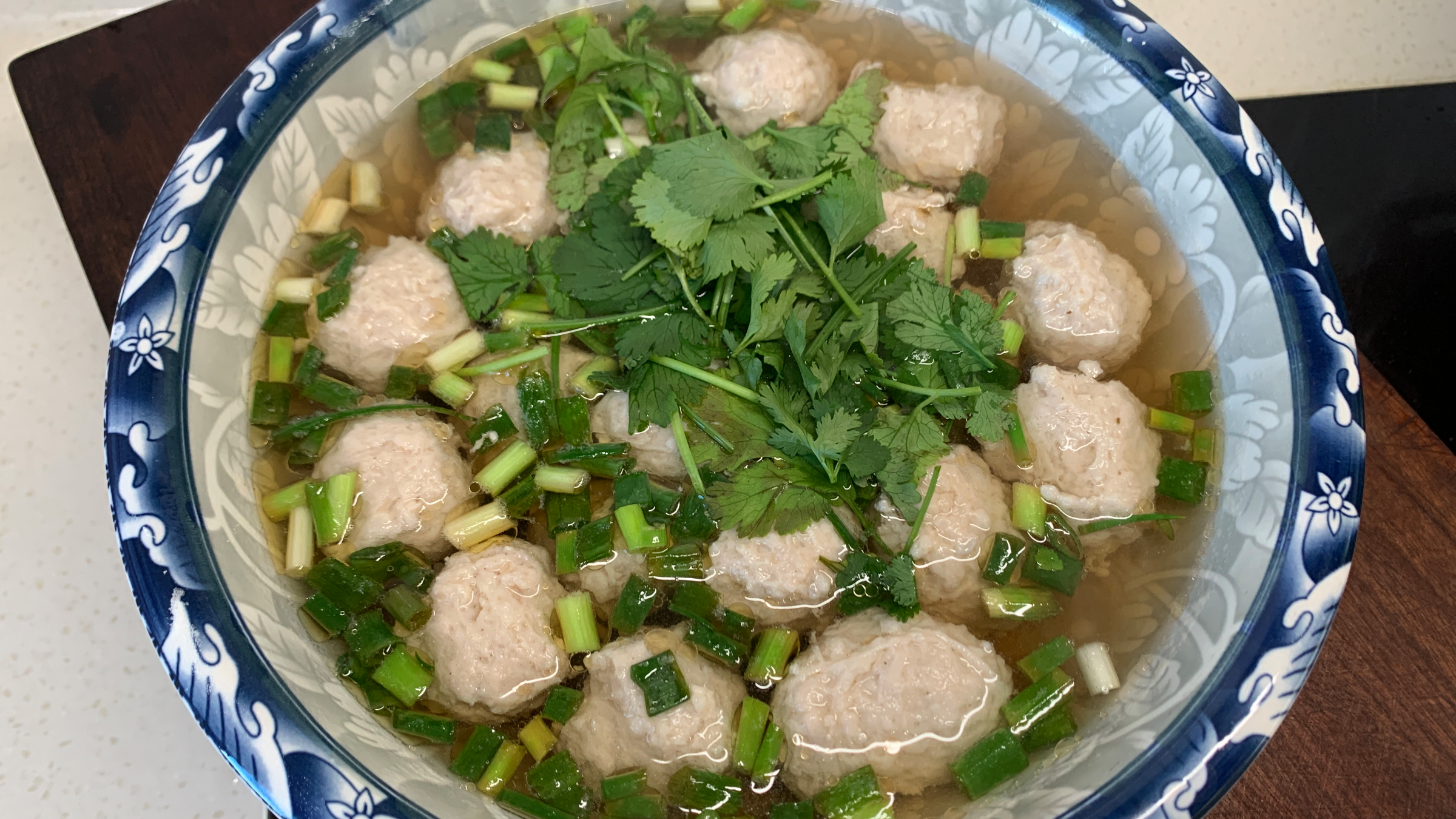 白水肉丸子汤好吃有诀窍，教你酒店配方秘诀，鲜嫩多汁Q弹还好吃