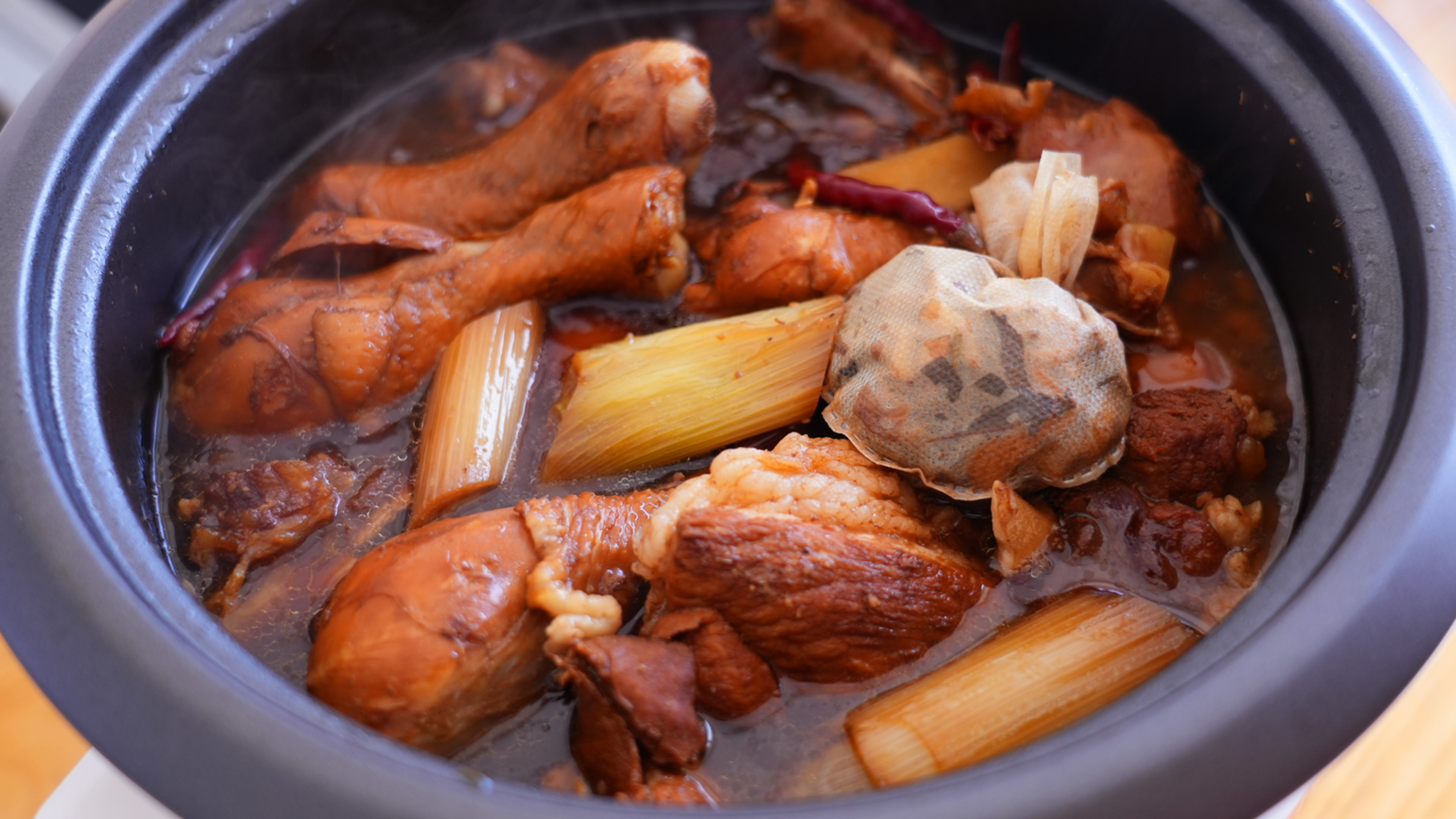 天冷可以在家做这种一锅卤，荤菜素菜一锅出，简单好吃卤香味十足