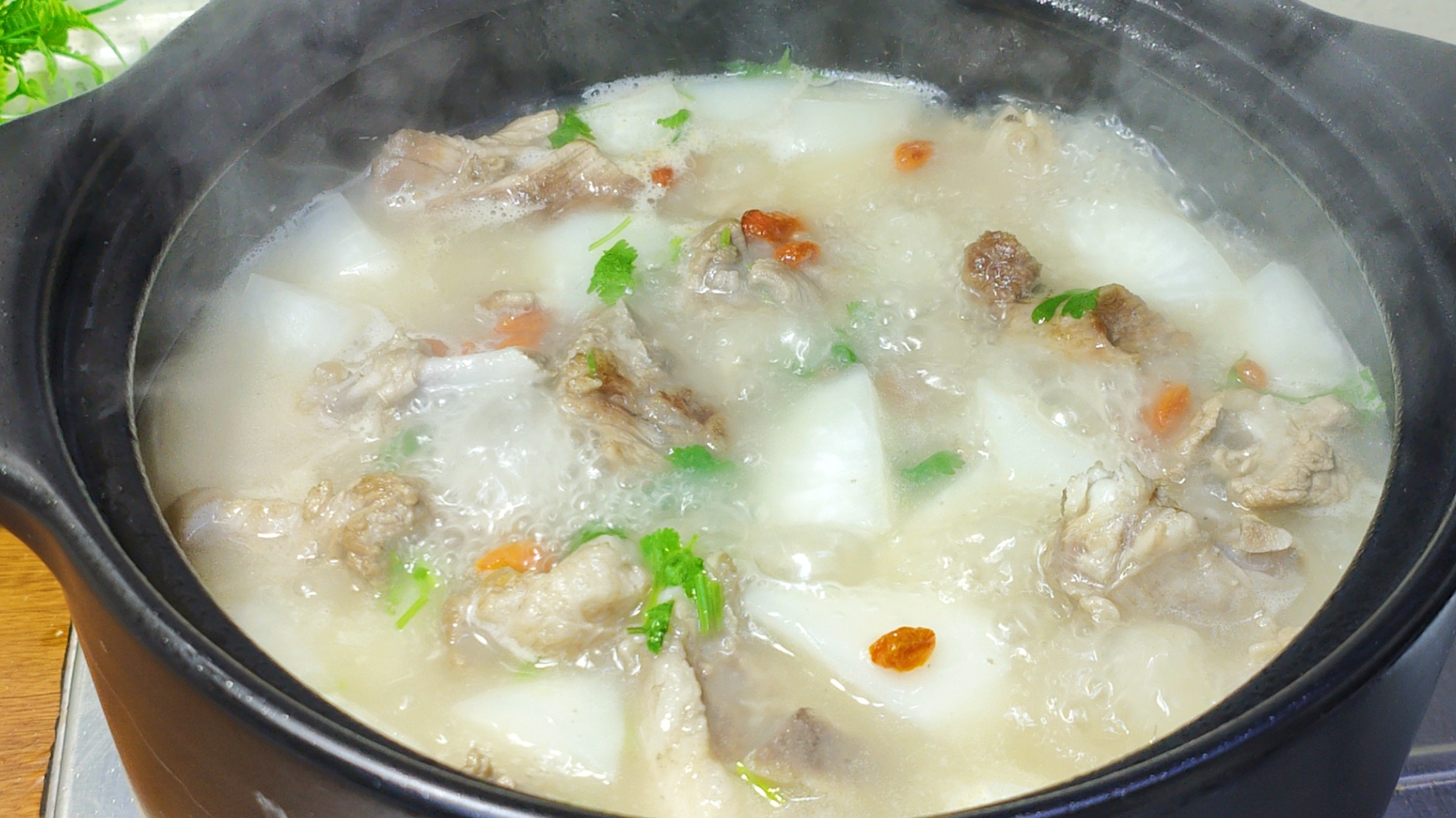 炖羊肉时切记别直接下锅，牢记3放4不放诀窍，出锅汤鲜味美无膻味