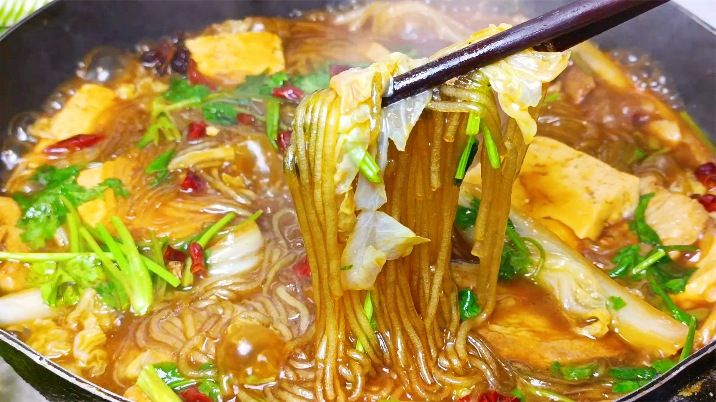 白菜豆腐炖粉条怎么做好吃？诀窍告诉你，鲜美入味，炖一锅不够吃
