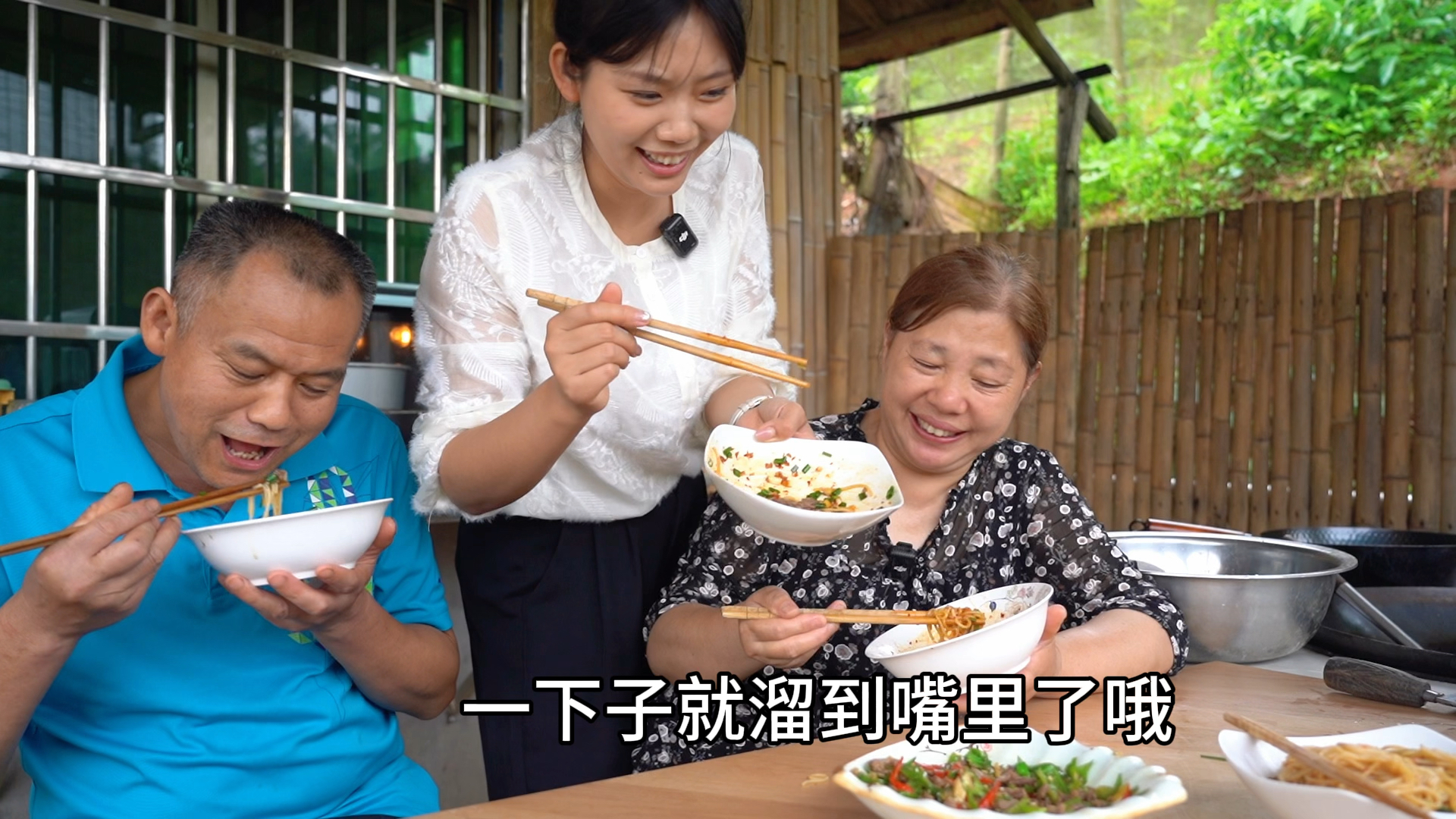 好多朋友买了米粉不会做,曾姨今天分享一道牛肉拌粉,色香味俱全