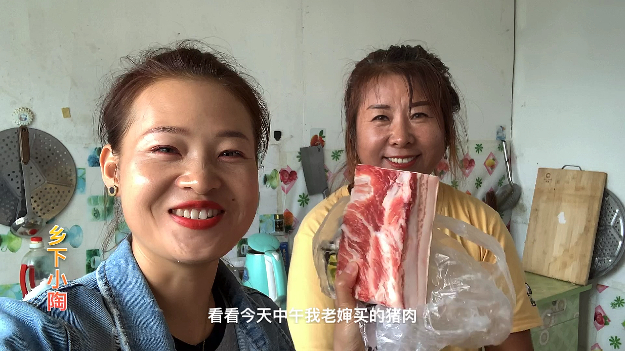 家常菜干豆腐炖土豆片,放点五花肉,吃一顿那是真香真下饭。