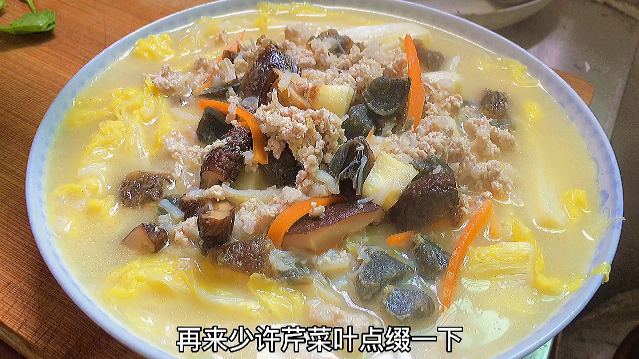 娃娃菜,还是广东潮汕做法好,有海鲜味又有肉香,汤汁拌饭更香