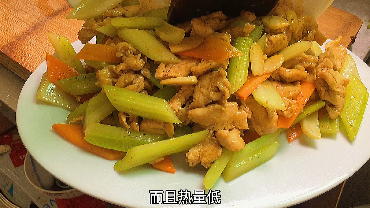 鸡胸肉如何滑嫩不柴?酒店大厨是这样做,记住这两步比猪肉还香