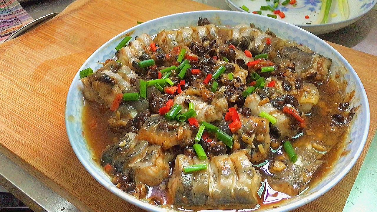 豆豉鳗鱼,广东人都吃过的一道菜,滑嫩入味,豉香味浓不油腻!