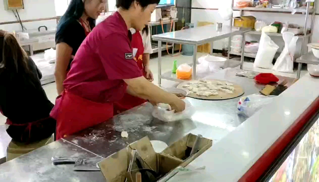 千里香馄饨哪里能学    厨掌柜小吃培训学校地址在哪