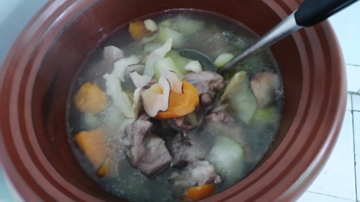 广东人最会煲汤,料够足汤够清甜,清热袪湿,营养还补钙!